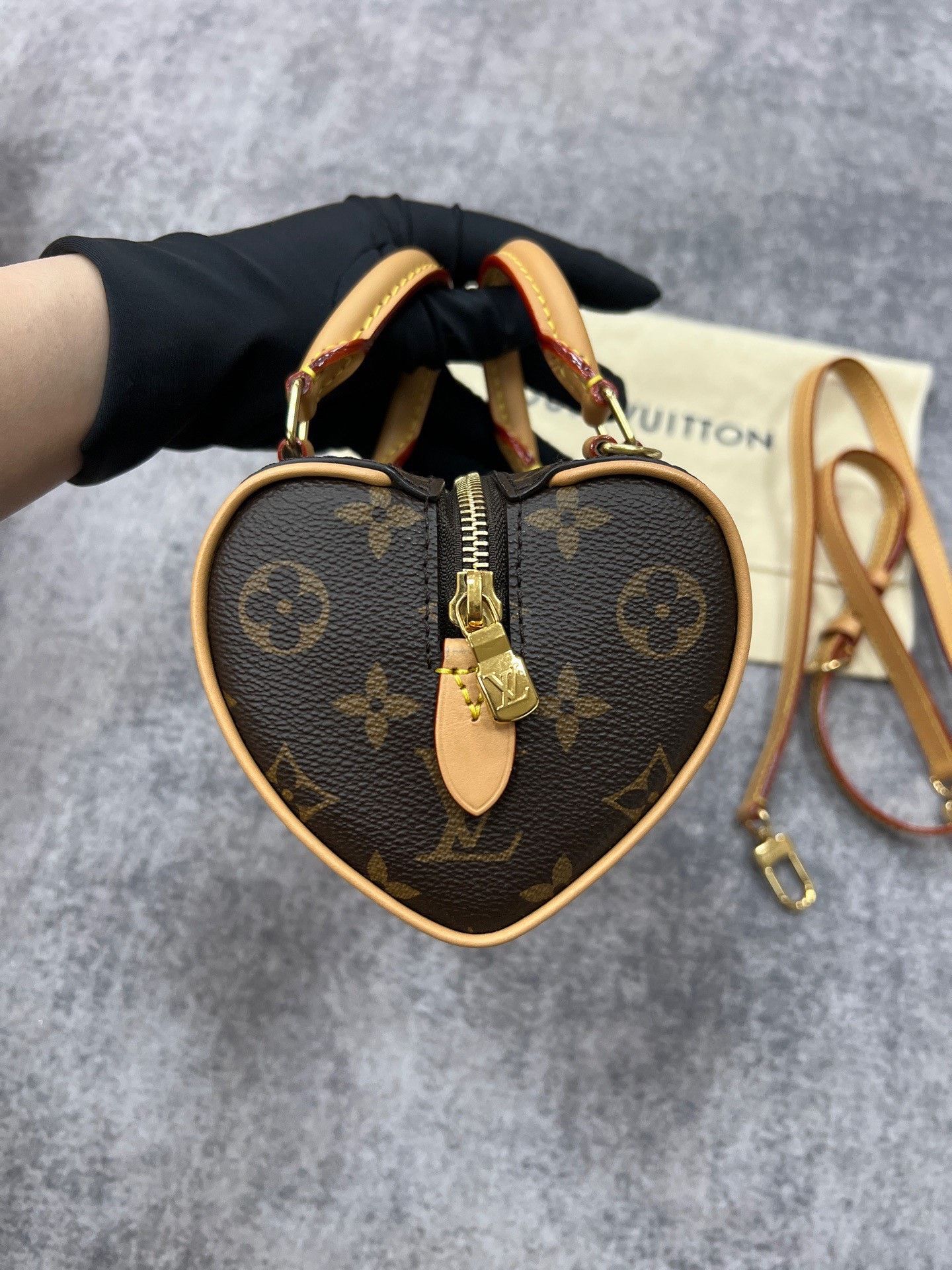 Louis Vuitton Louis Vuitton Speedy Nano Heart Handbag Size ONE SIZE - 3 Thumbnail