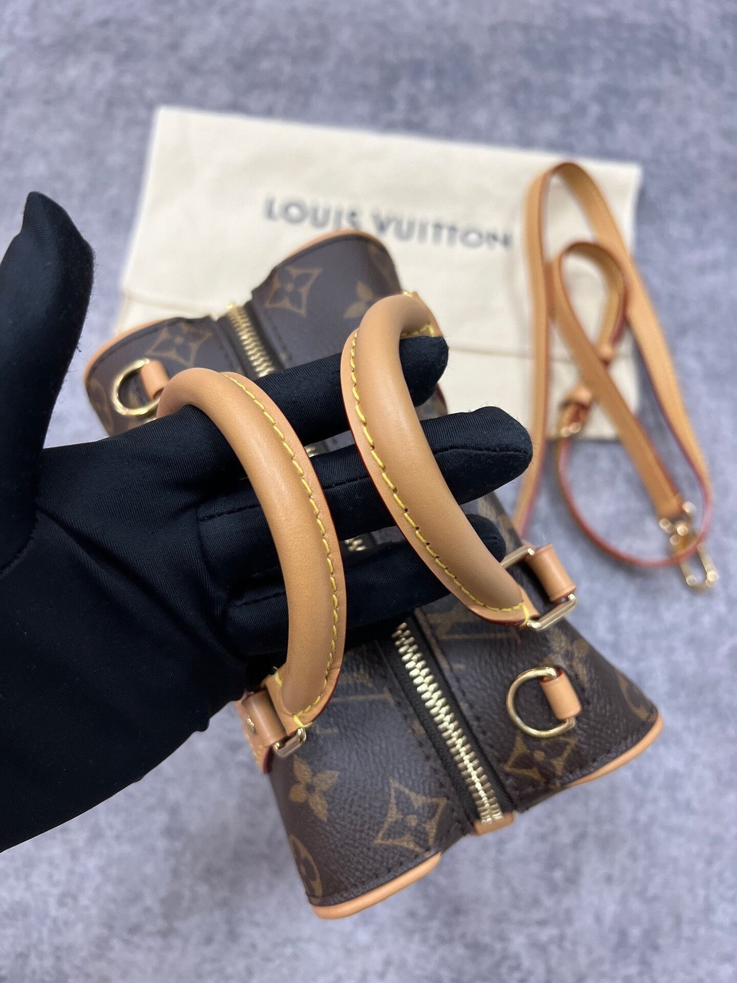 Louis Vuitton Louis Vuitton Speedy Nano Heart Handbag Size ONE SIZE - 6 Thumbnail