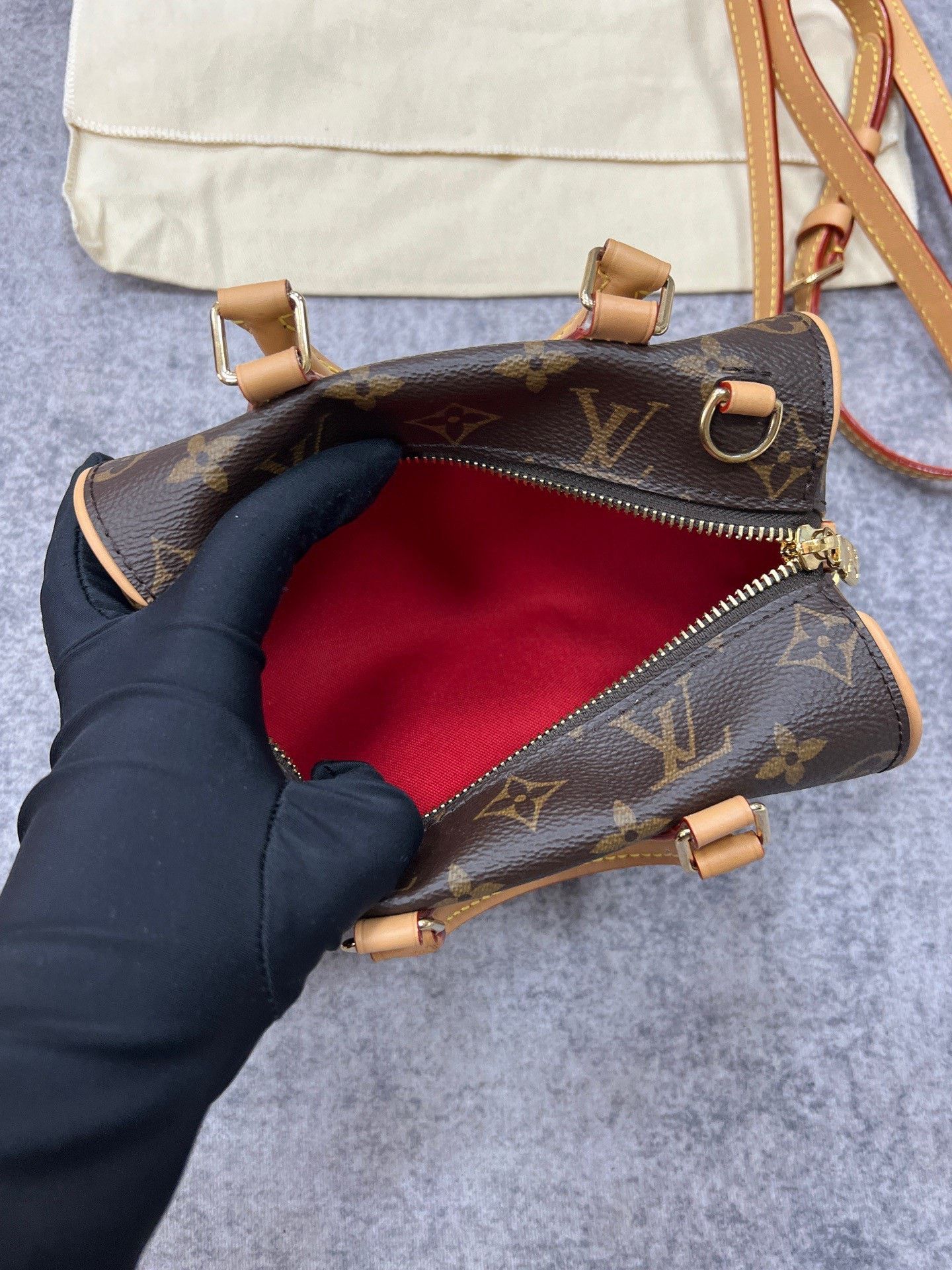 Louis Vuitton Louis Vuitton Speedy Nano Heart Handbag Size ONE SIZE - 7 Thumbnail