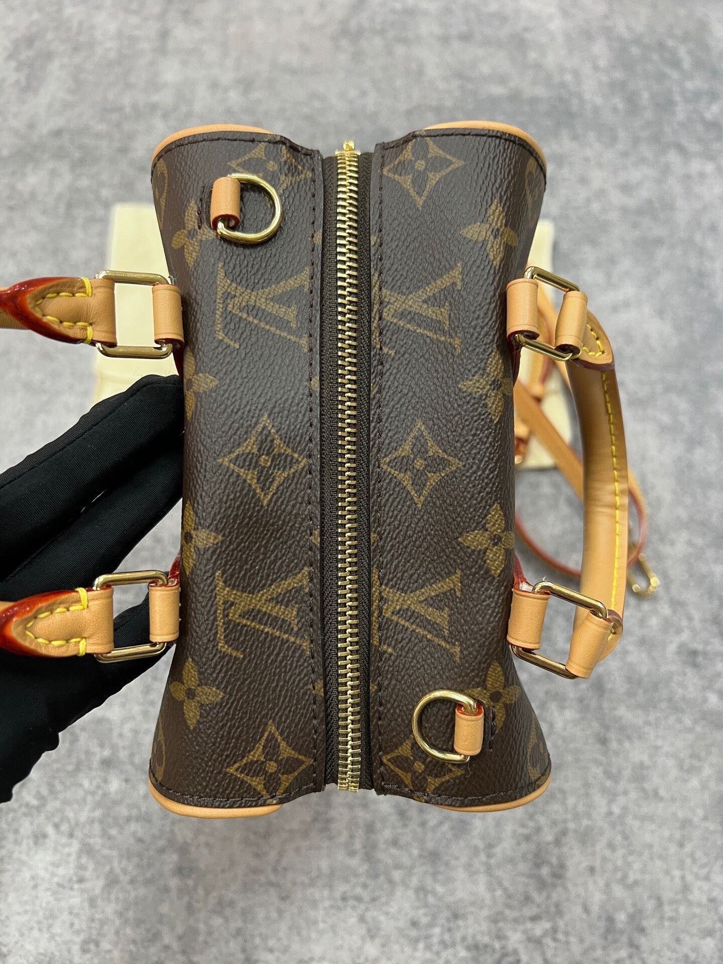 Louis Vuitton Louis Vuitton Speedy Nano Heart Handbag Size ONE SIZE - 5 Thumbnail