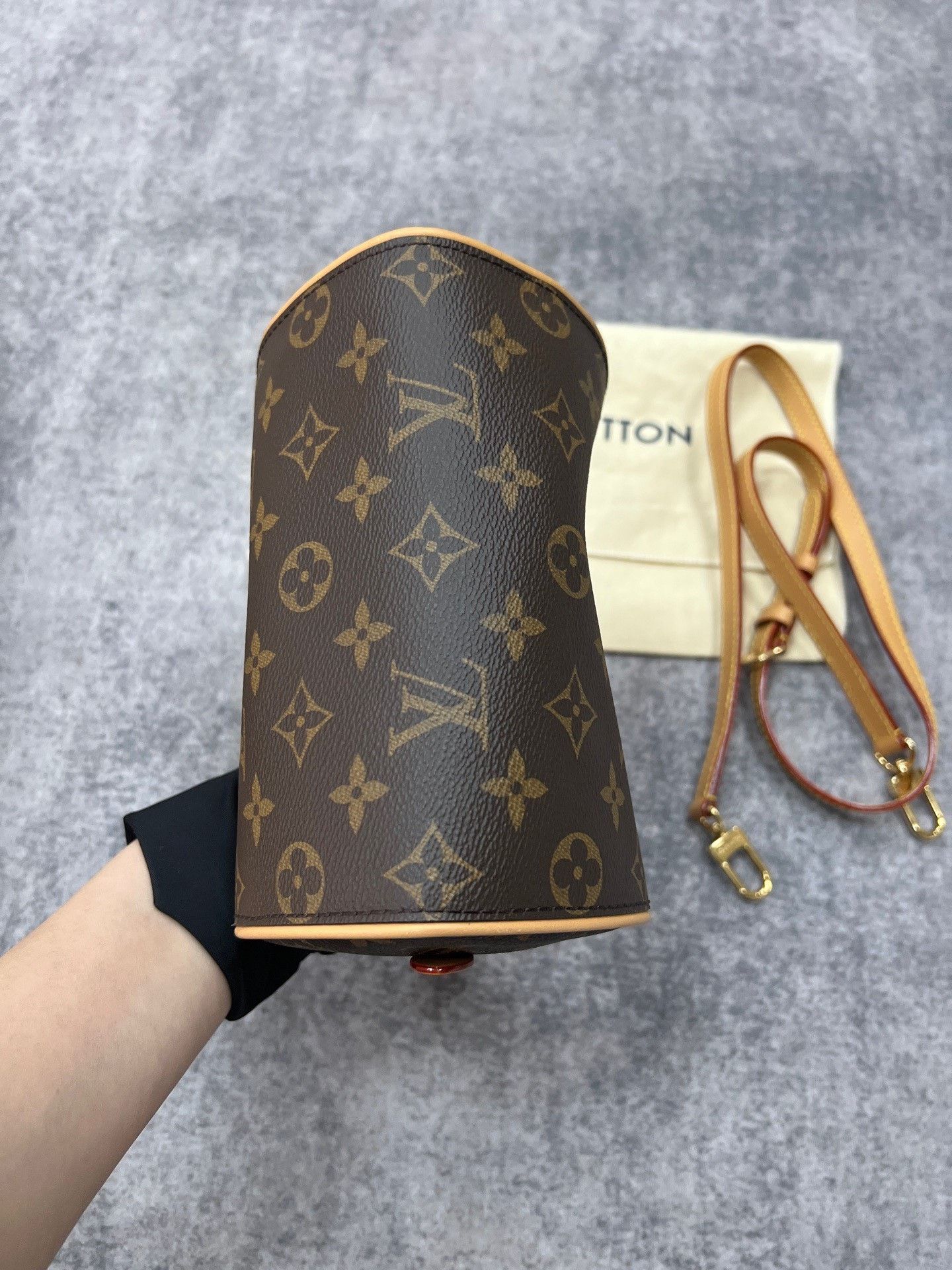 Louis Vuitton Louis Vuitton Speedy Nano Heart Handbag Size ONE SIZE - 4 Thumbnail