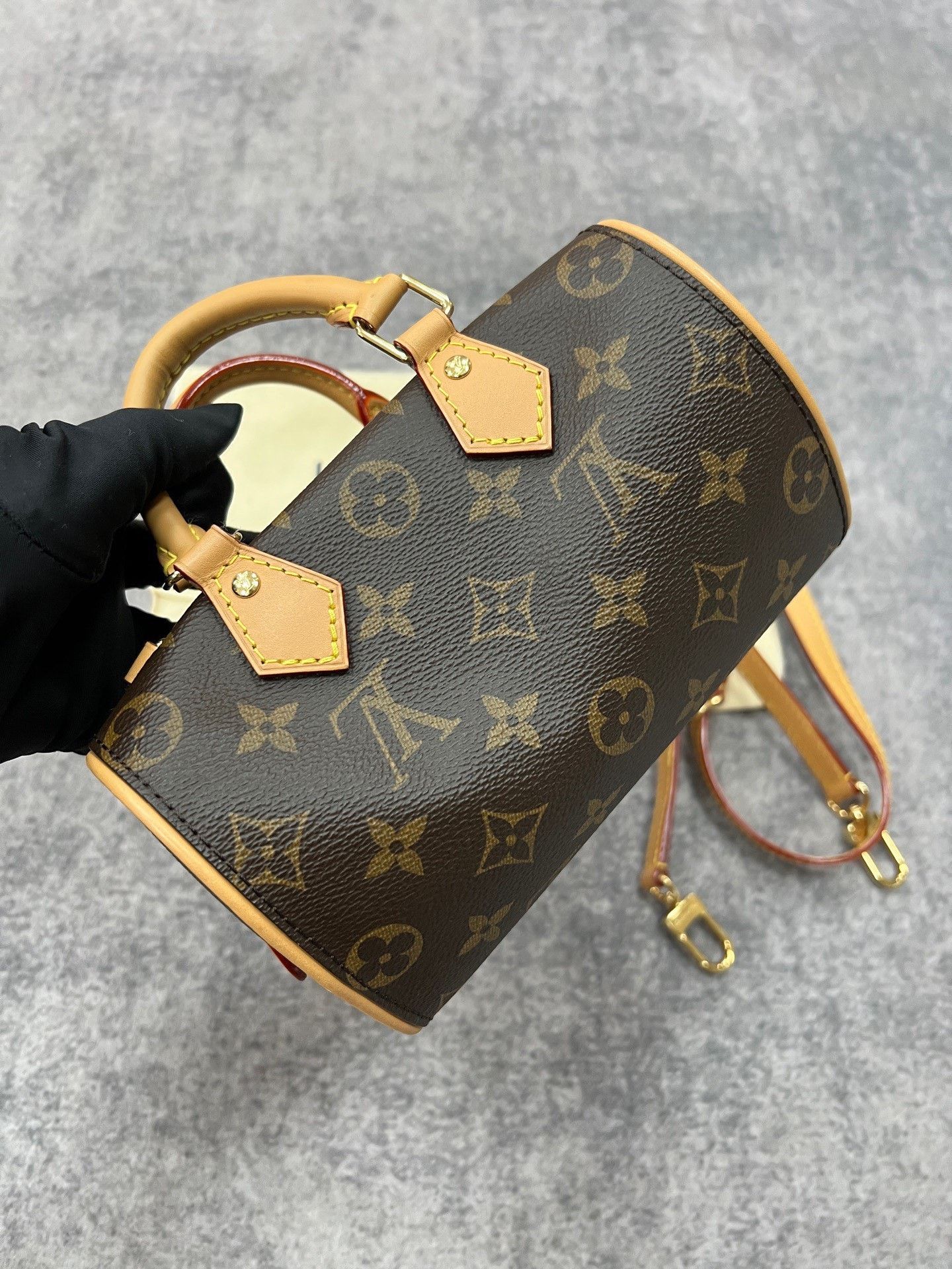 Louis Vuitton Louis Vuitton Speedy Nano Heart Handbag Size ONE SIZE - 2 Thumbnail
