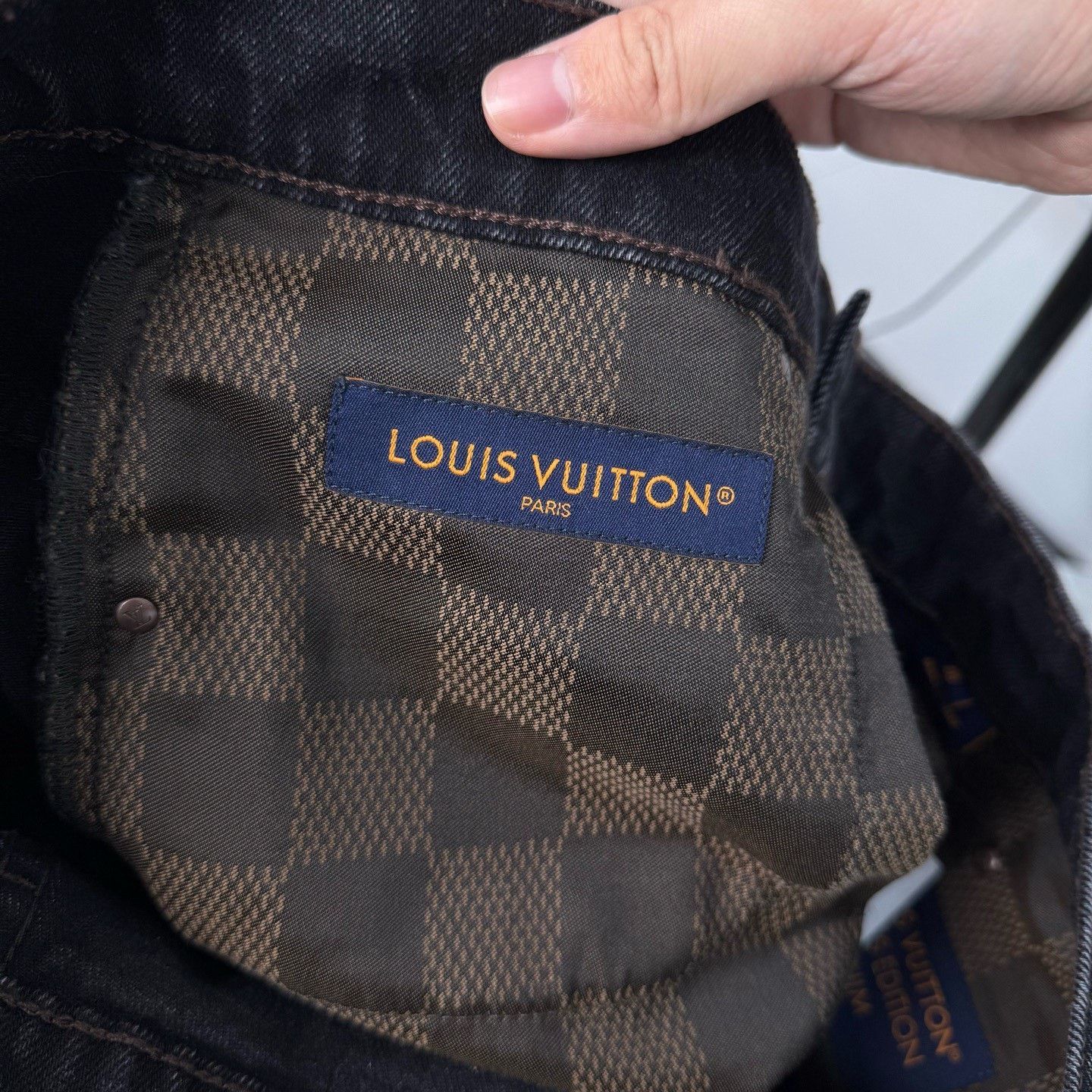 Louis Vuitton Louis Vuitton 2026 Pearl Button Jeans Size 28" / US 6 / IT 42 - 7 Thumbnail