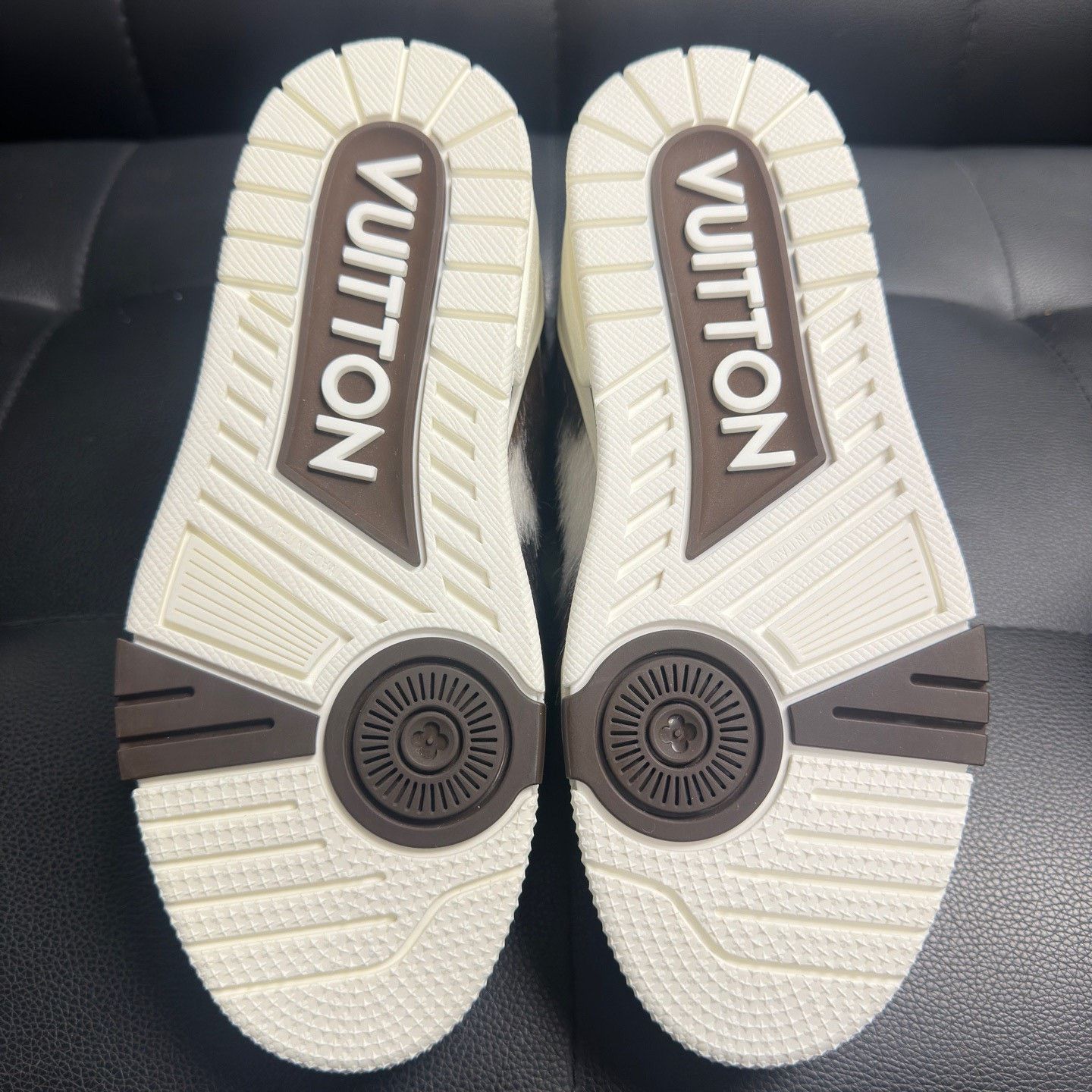 Louis Vuitton Louis Vuitton 25 Trainer Low-Top Sneakers Size US 5.5 / IT 35.5 - 3 Thumbnail