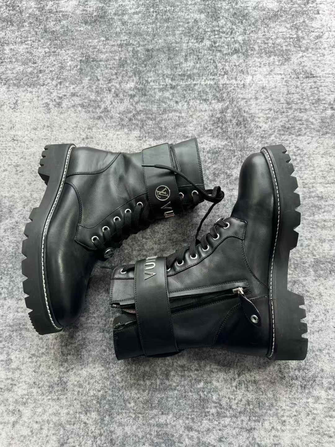 Louis Vuitton Louis Vuitton Black Silver Logo Martin Boots Size US 7.5 / IT 37.5 - 7 Thumbnail
