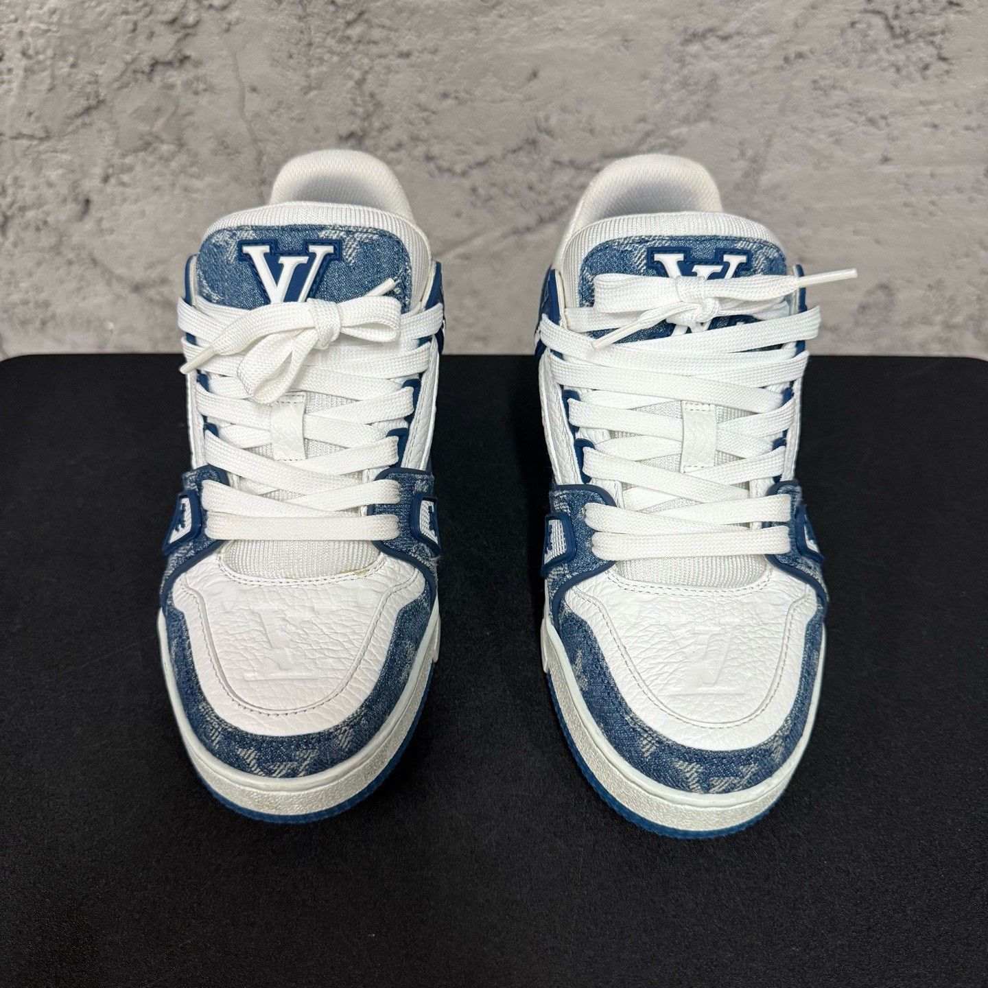 Louis Vuitton Louis Vuitton Monogram Trainer White Blue Size US 4.5 / IT 34.5 - 6 Thumbnail