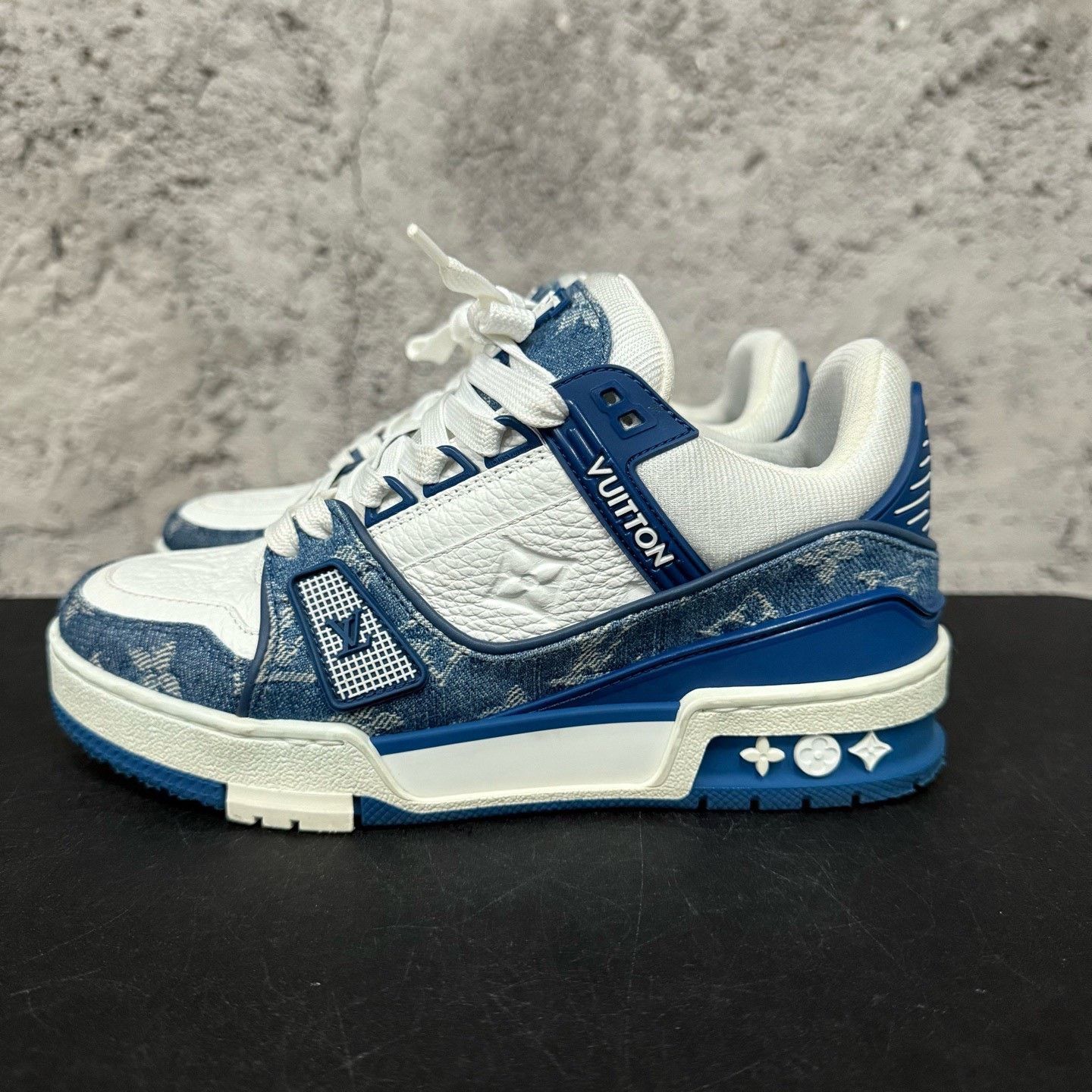 Louis Vuitton Louis Vuitton Monogram Trainer White Blue Size US 4.5 / IT 34.5 - 2 Thumbnail