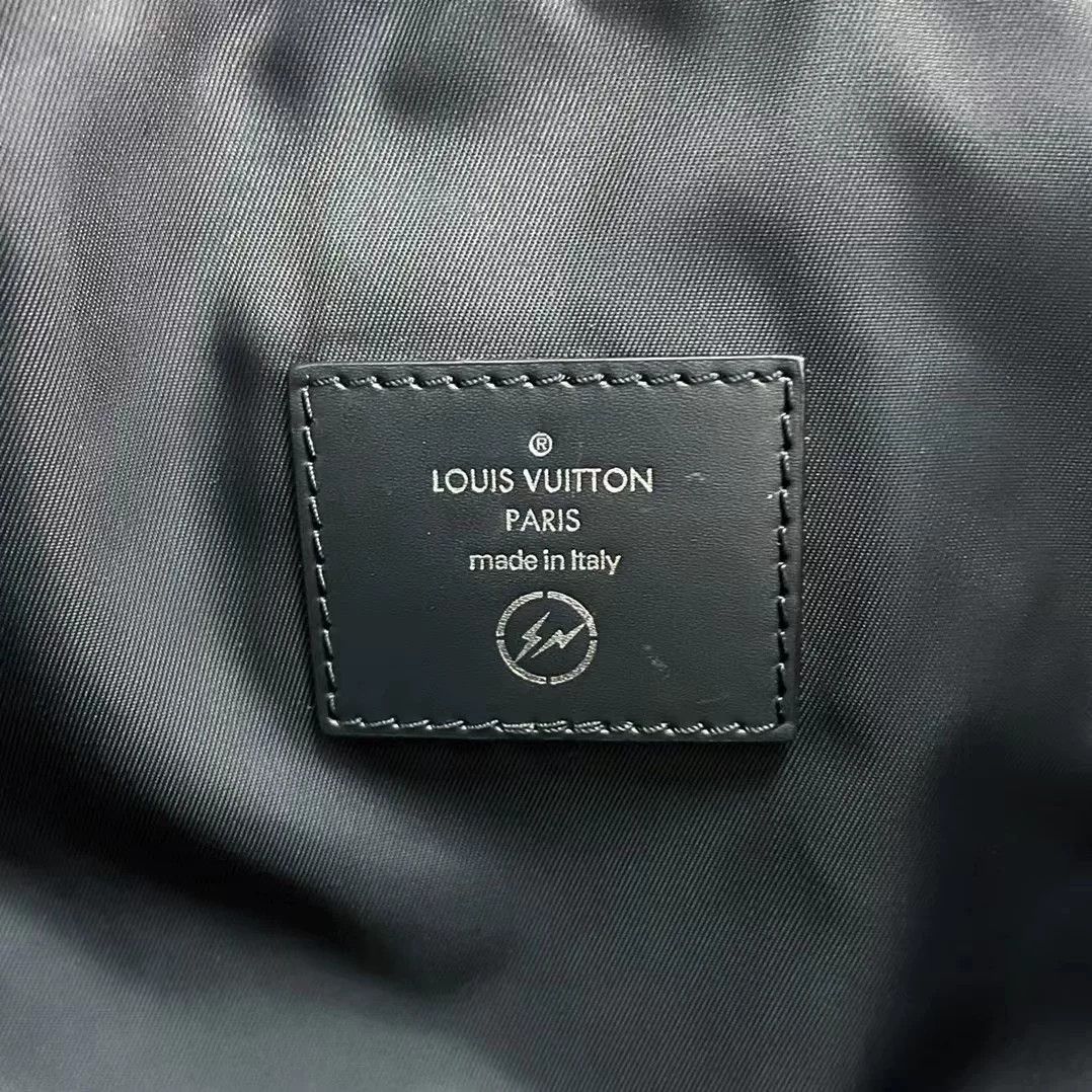 Louis Vuitton Louis Vuitton x Fragment Design Tote Bag Size ONE SIZE - 7 Thumbnail