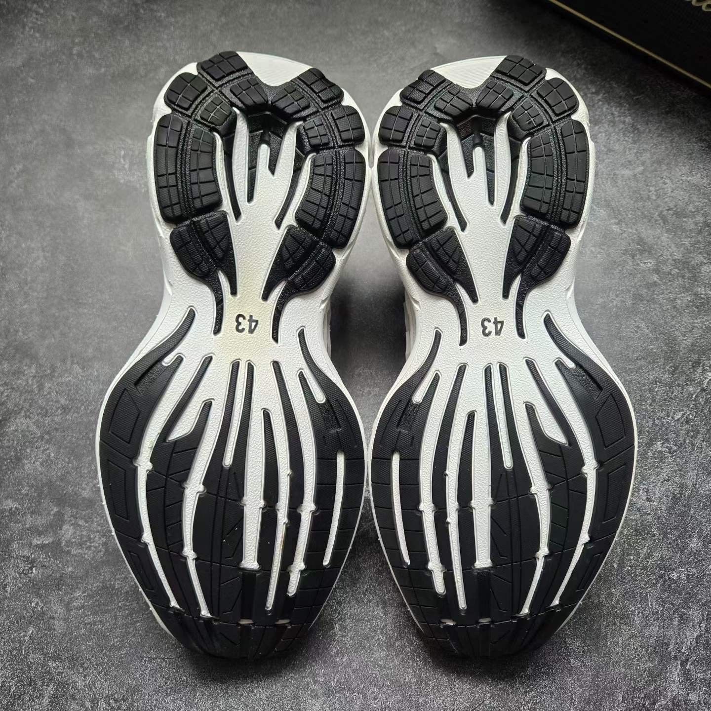 Balenciaga Balenciaga Monday Size US 10 / EU 43 - 8 Thumbnail