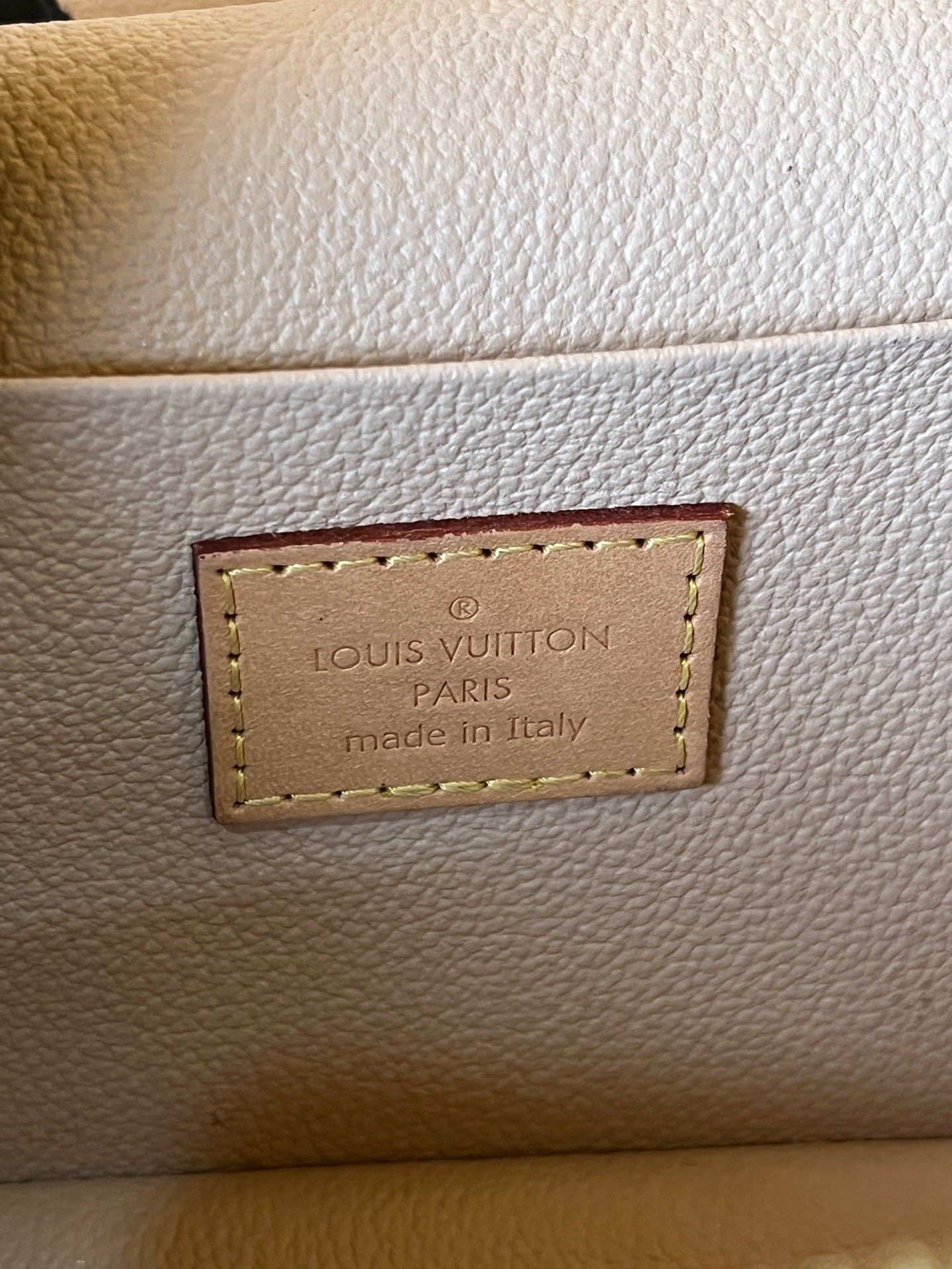 Louis Vuitton Louis Vuitton LV Cosmetic Bag Chip Size ONE SIZE - 8 Thumbnail