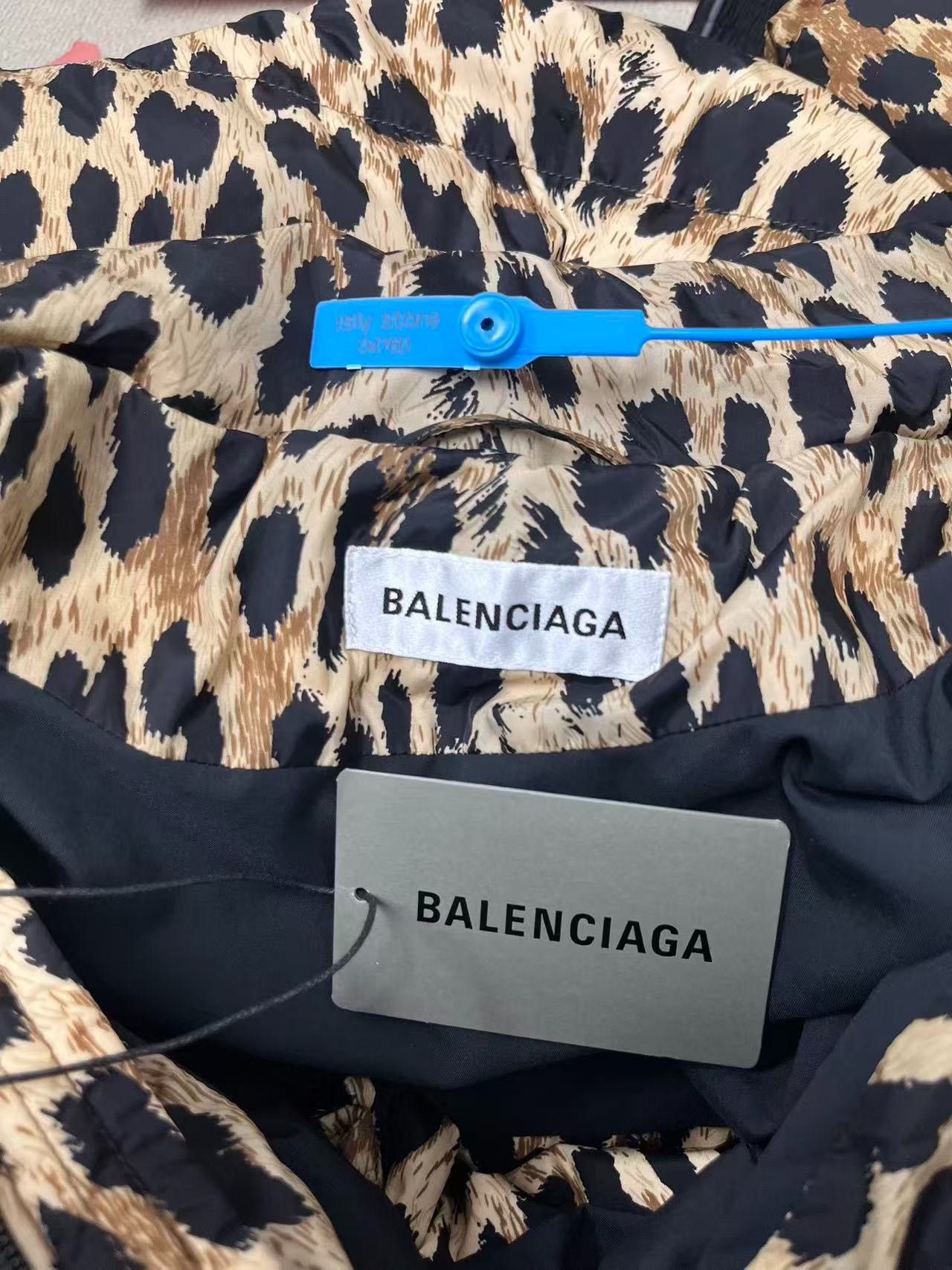 Balenciaga Balenciaga Leopard Print Puffer Jacket Size XXS / US 00 / IT 34 - 3 Thumbnail