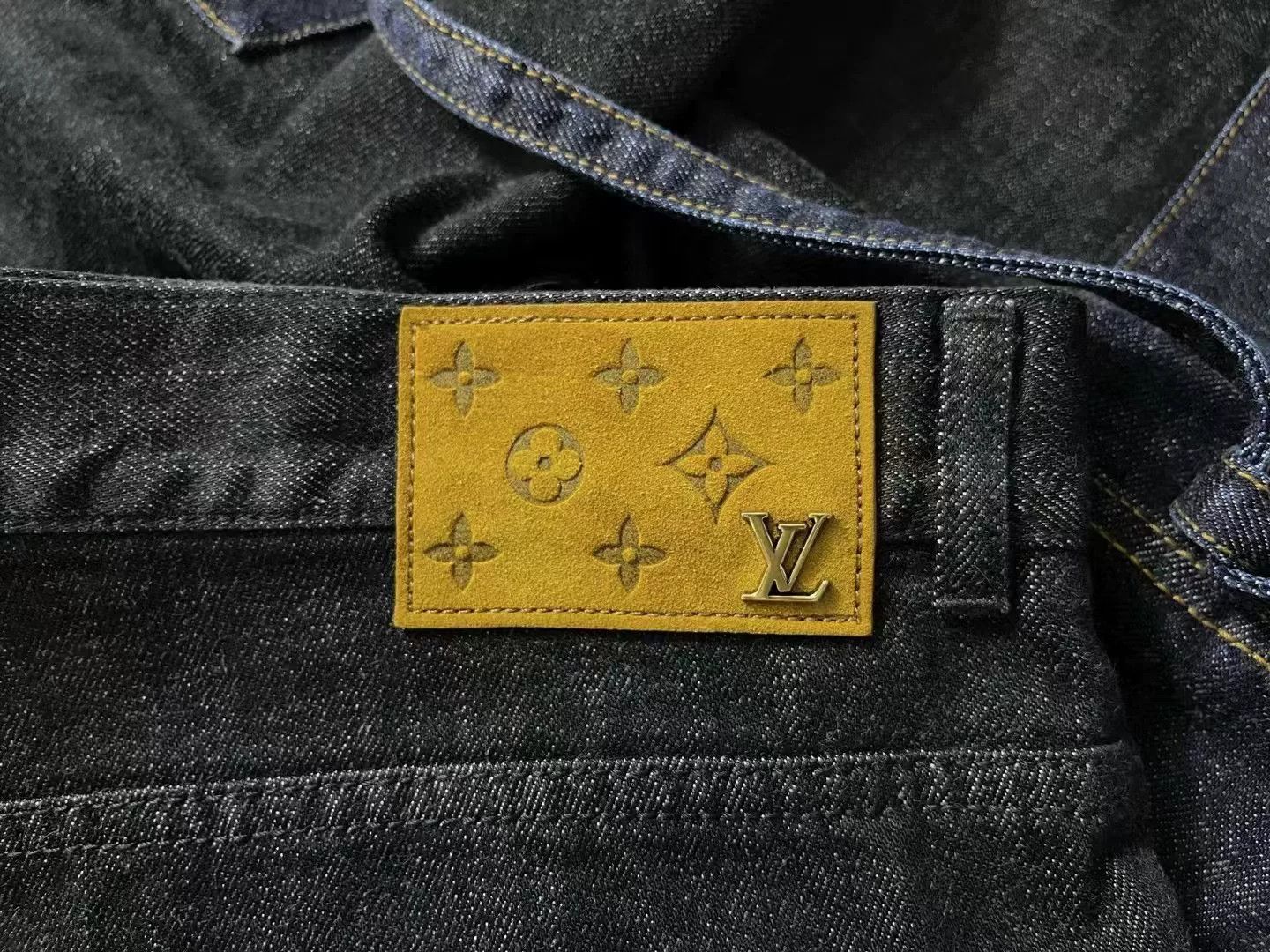 Louis Vuitton Louis Vuitton LV Cargo Strap Embossed Jeans Size US 33 - 4 Thumbnail