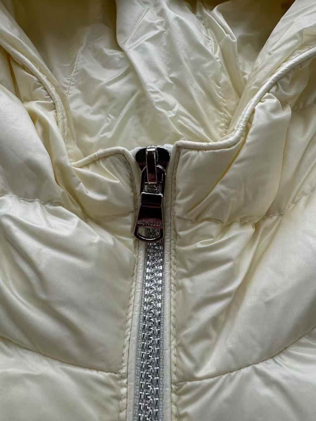 Moncler Moncler Milk White Paneled Down Jacket Size M / US 6-8 / IT 42-44 - 5 Thumbnail