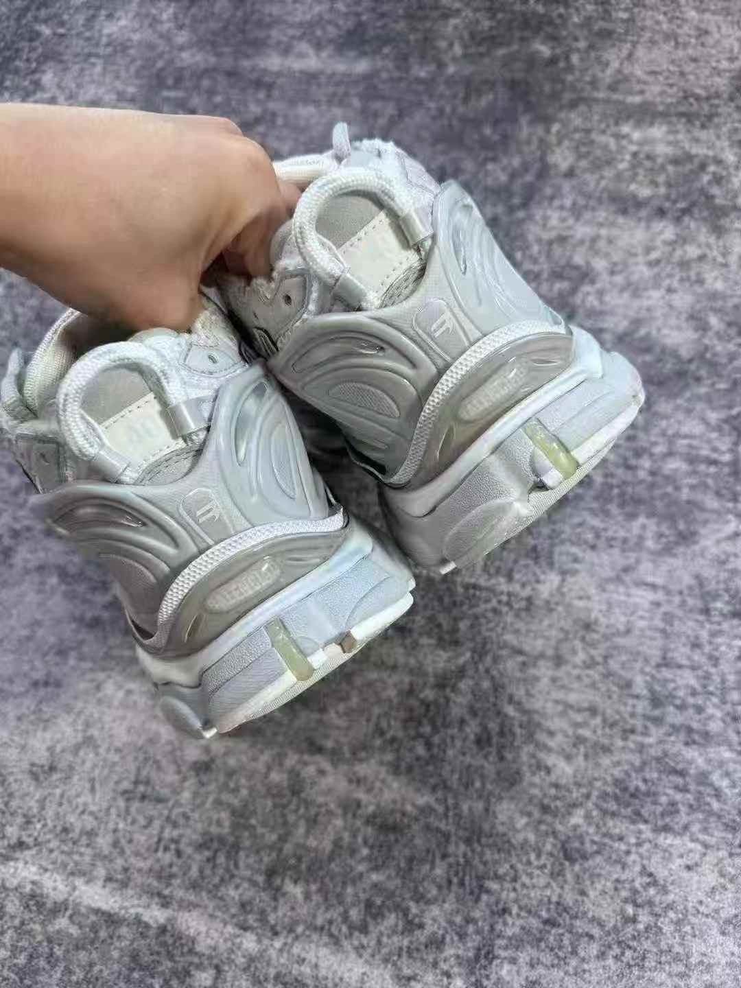 Balenciaga Balenciaga Silver Runner Running Shoes Size US 7 / EU 40 - 5 Thumbnail