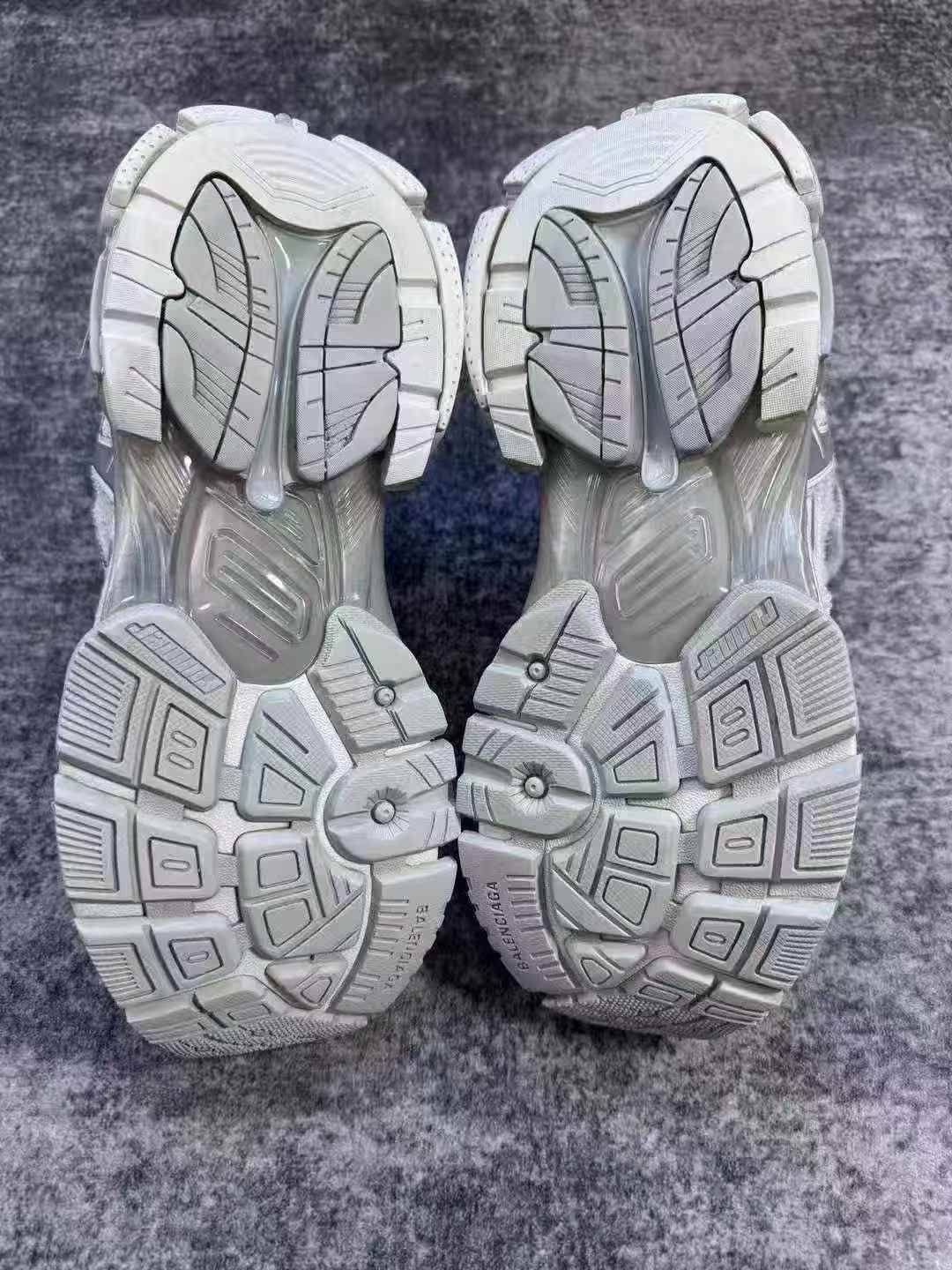 Balenciaga Balenciaga Silver Runner Running Shoes Size US 7 / EU 40 - 7 Thumbnail