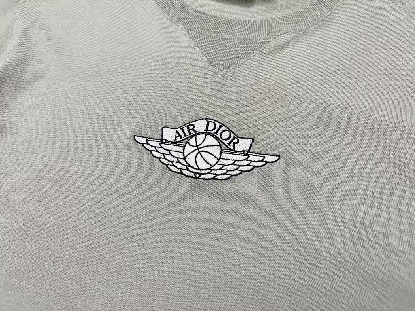 Dior Dior x Air Jordan Gray Short-Sleeve Size US L / EU 52-54 / 3 - 2 Thumbnail
