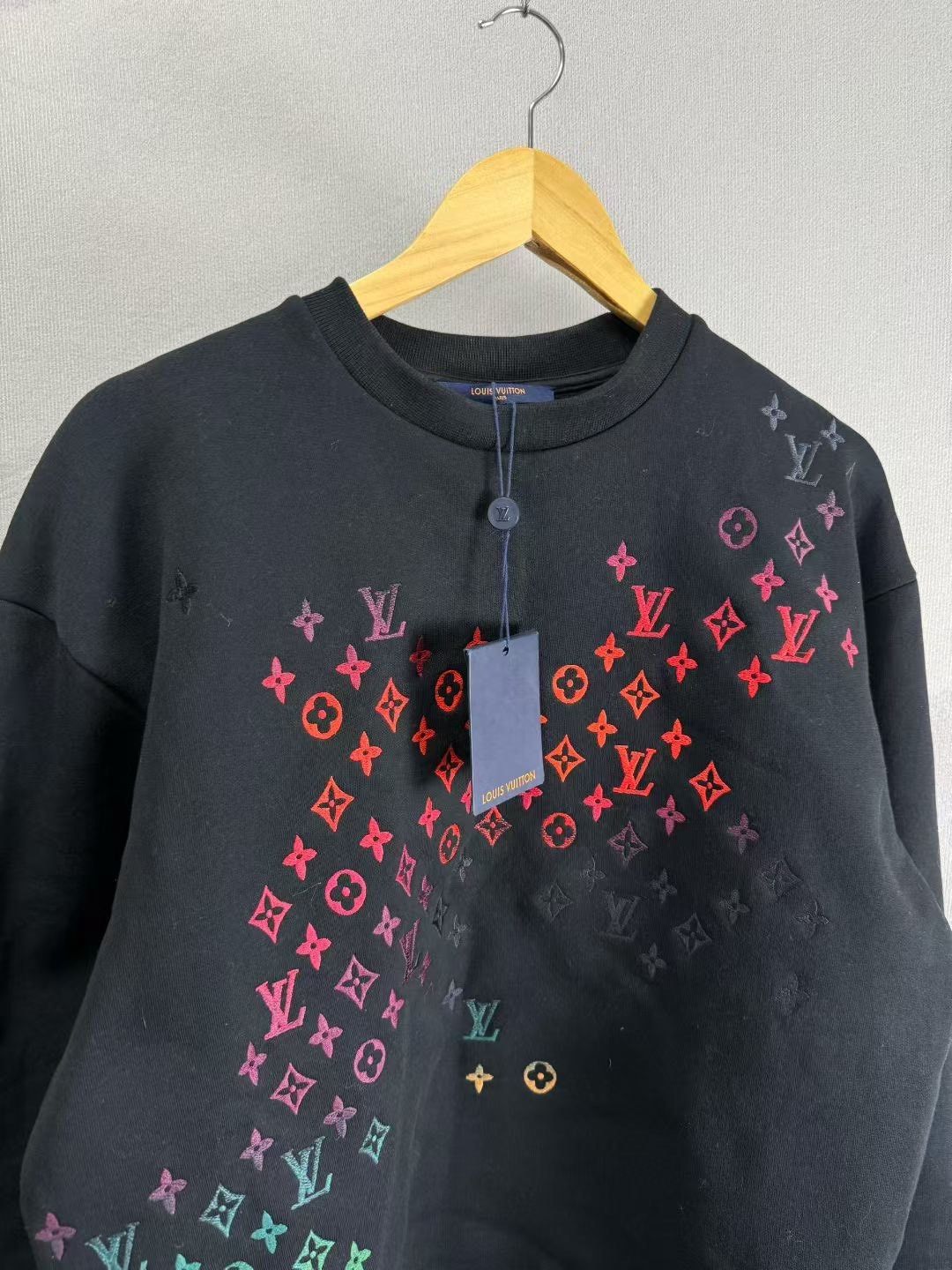 Louis Vuitton Louis Vuitton Black Gradient Embroidered Sweatshirt Size US L / EU 52-54 / 3 - 2 Thumbnail