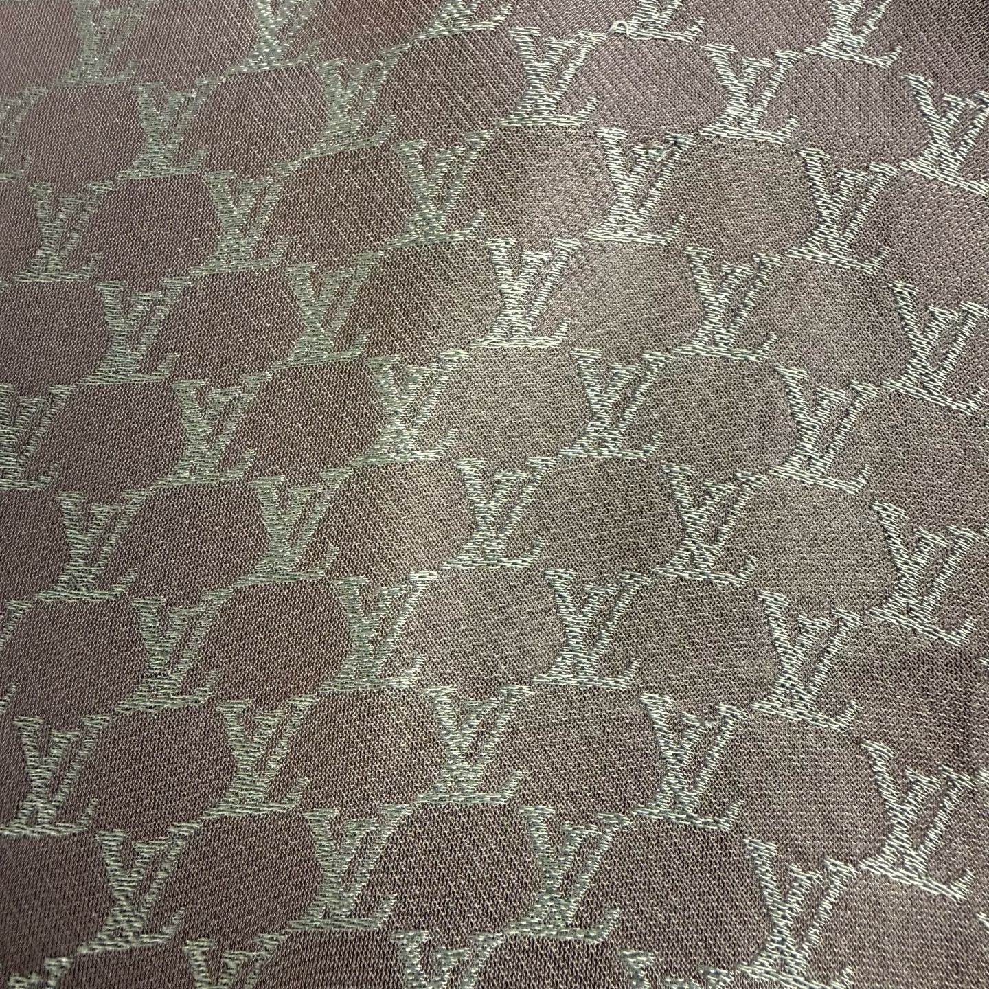 Louis Vuitton Louis Vuitton Pharrell Monogram Silk Shirt Size US L / EU 52-54 / 3 - 4 Thumbnail