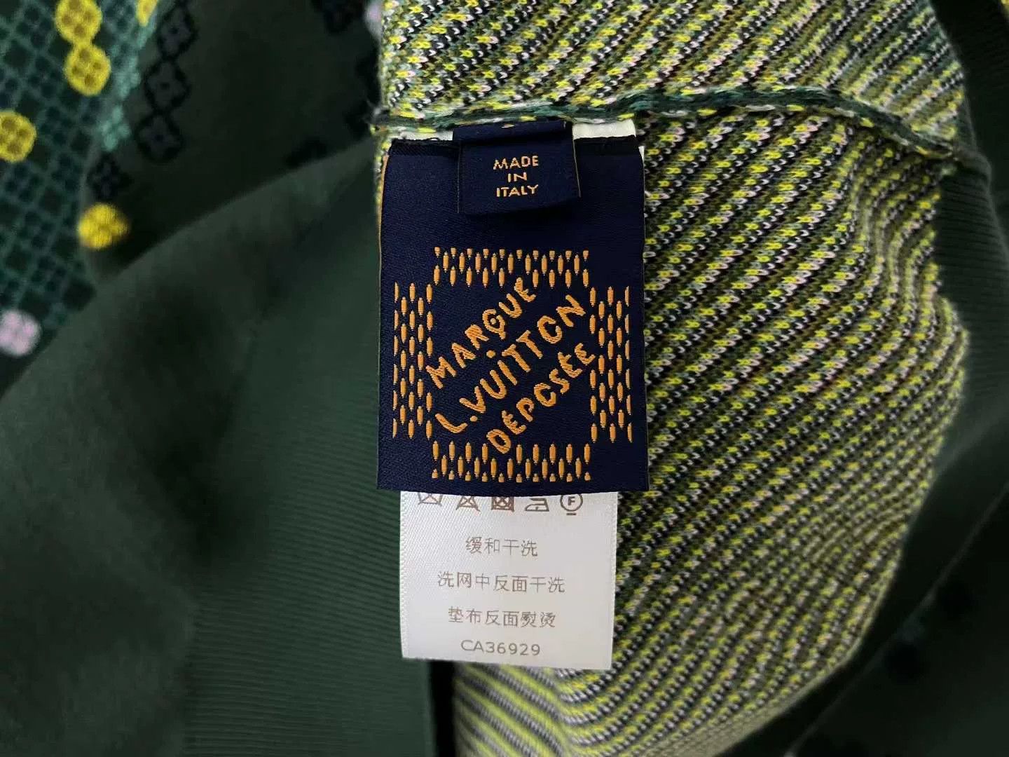 Louis Vuitton Louis Vuitton Green Pixel Floral Sweatshirt Size US S / EU 44-46 / 1 - 5 Thumbnail