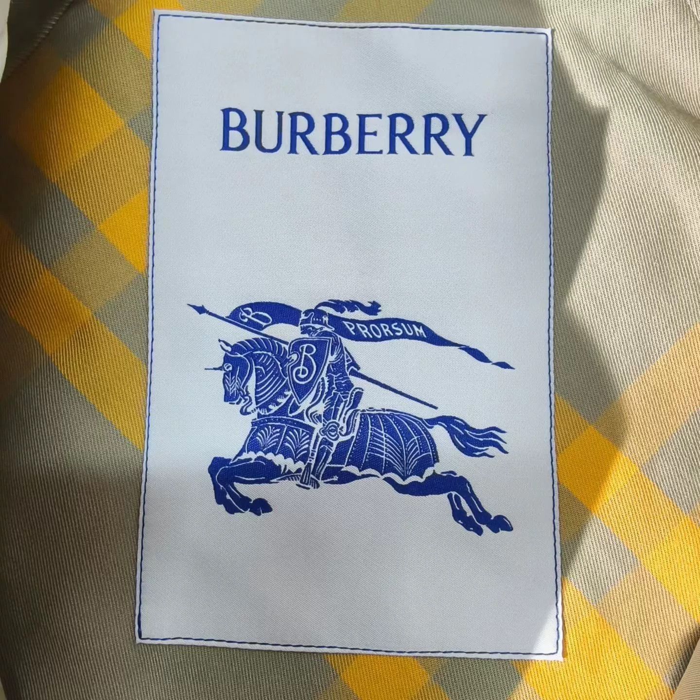 Burberry Burberry Men's Solid Lapel Single-Breasted Trench Size US M / EU 48-50 / 2 - 3 Thumbnail