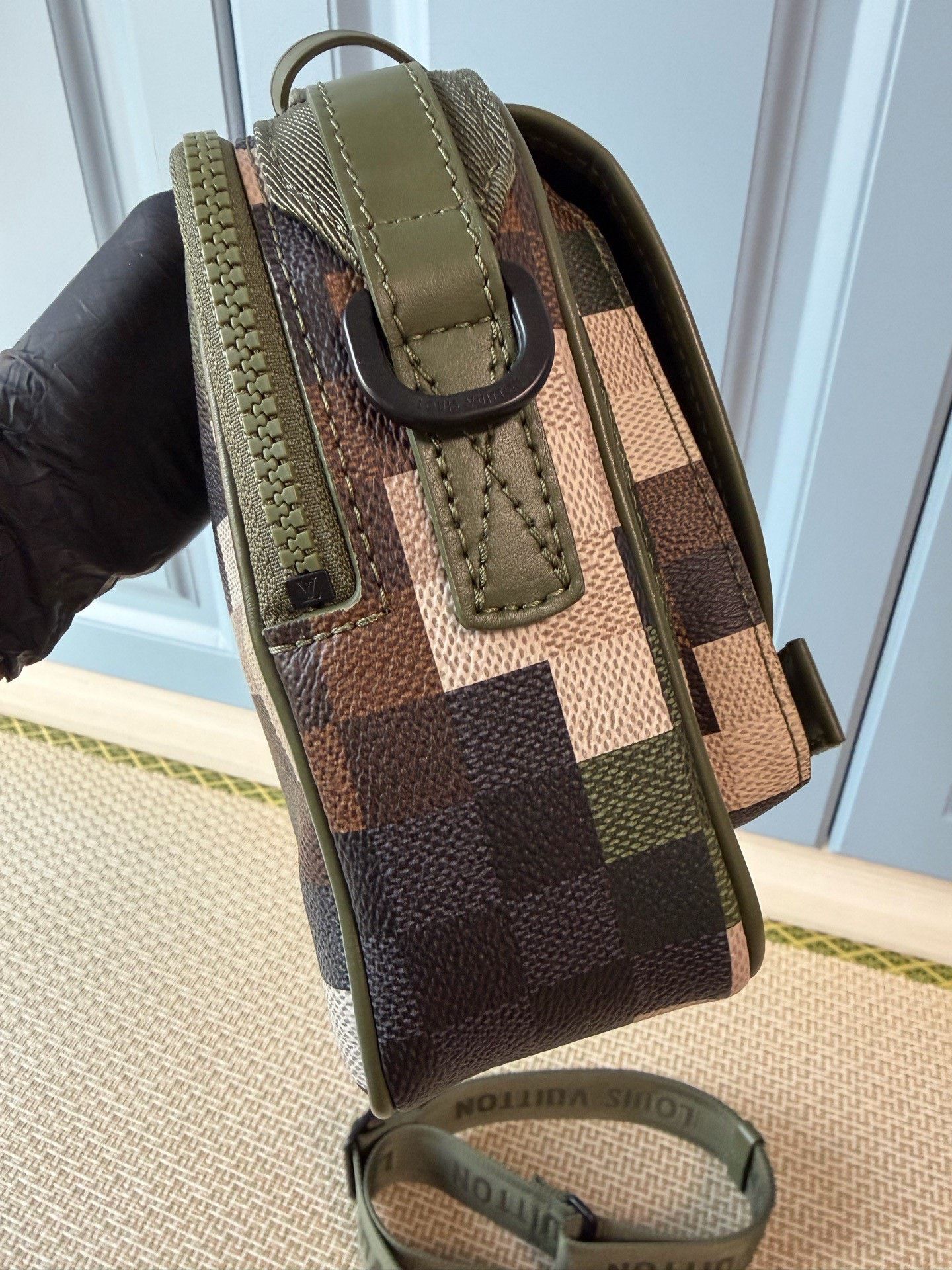 Louis Vuitton Louis Vuitton Men's Camo Messenger Bag Size ONE SIZE - 3 Thumbnail