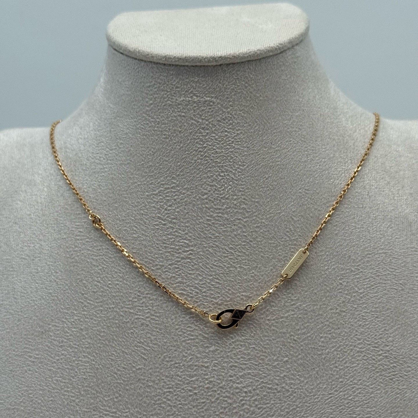 Van Cleef & Arpels Van Cleef & Arpels Christmas Limited Gold Clover Necklace Size ONE SIZE - 2 Thumbnail