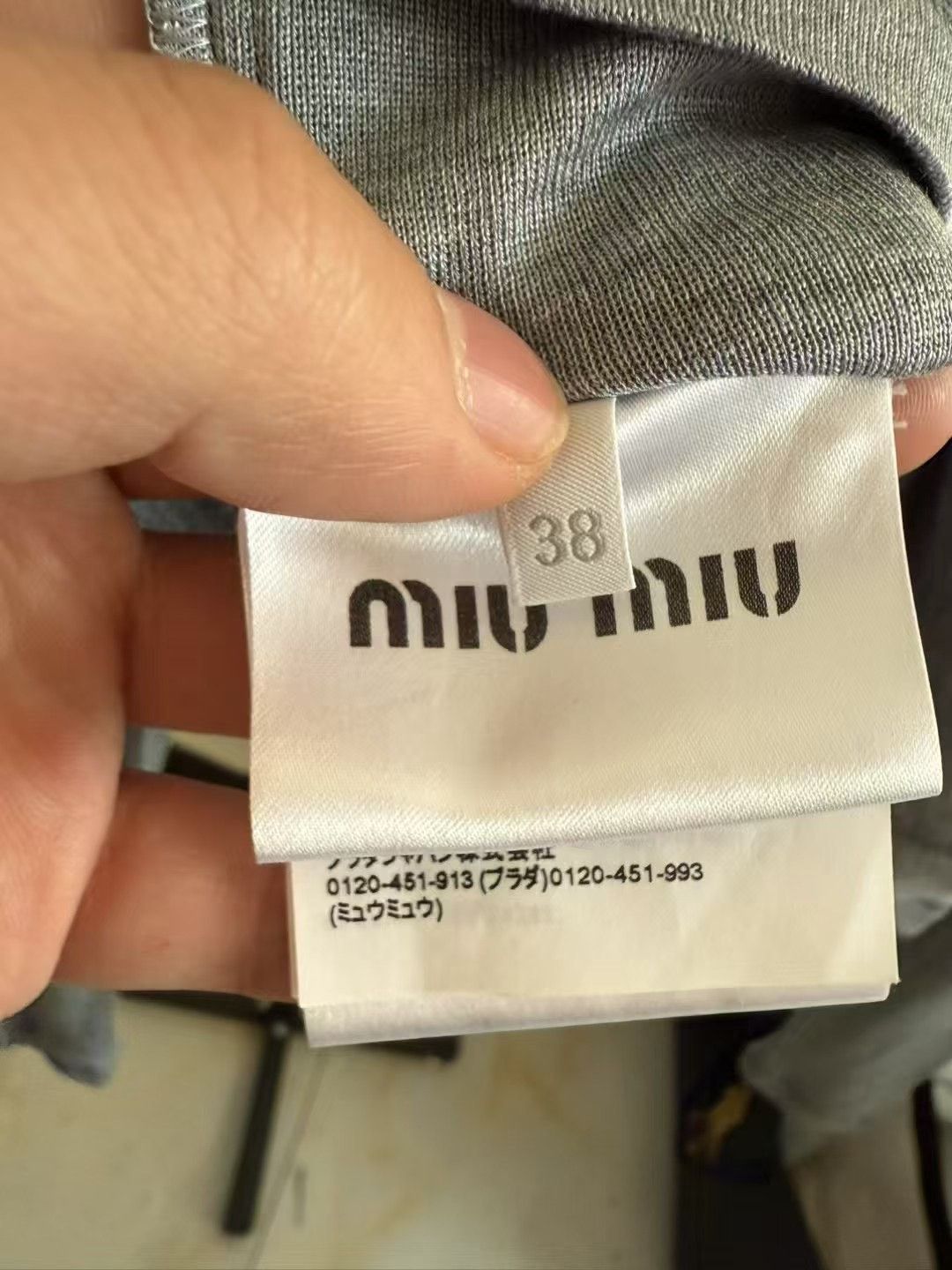 Miu Miu Miumiu Gray Silk Logo Long-Sleeve Top Size S / US 4 / IT 40 - 4 Thumbnail