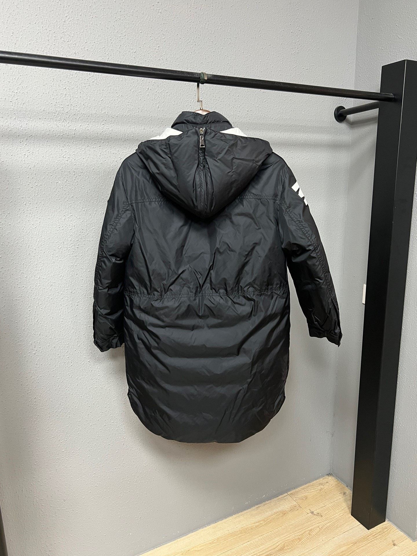 Moncler Moncler Slogan Down Jacket Size XS / US 0-2 / IT 36-38 - 2 Thumbnail