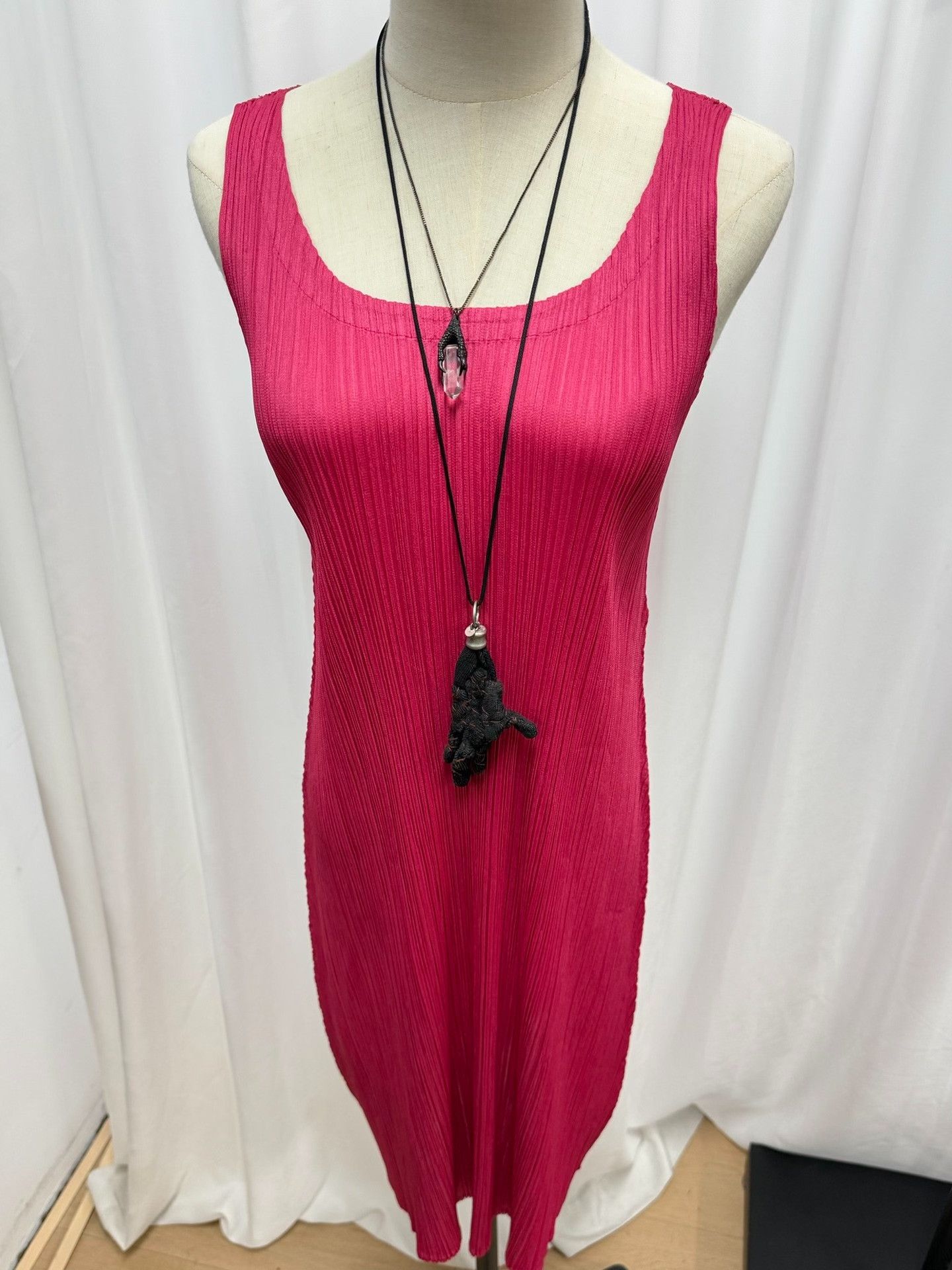 Pleats Please Issey Miyake Pleats Please Issey Miyake Pink Pleated Sleeveless Dress Size L / US 10 / IT 46 - 8 Thumbnail