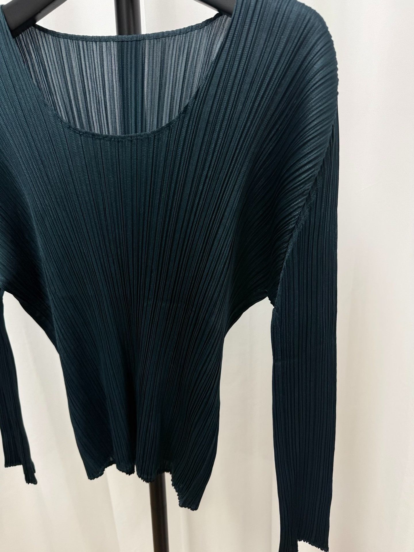 Pleats Please Issey Miyake ISSEY MIYAKE Pleats Please Pleated Crew Neck Top Size L / US 10 / IT 46 - 3 Thumbnail
