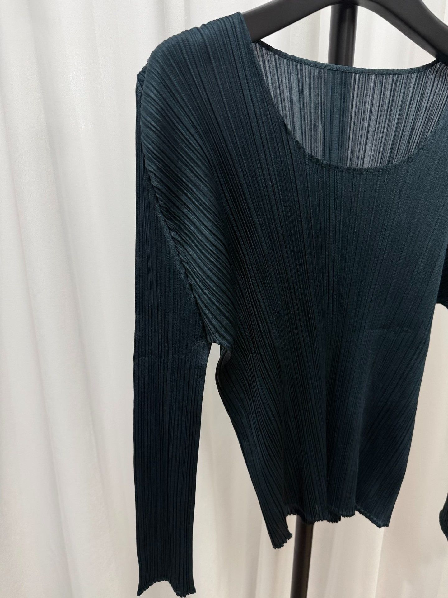 Pleats Please Issey Miyake ISSEY MIYAKE Pleats Please Pleated Crew Neck Top Size L / US 10 / IT 46 - 2 Thumbnail