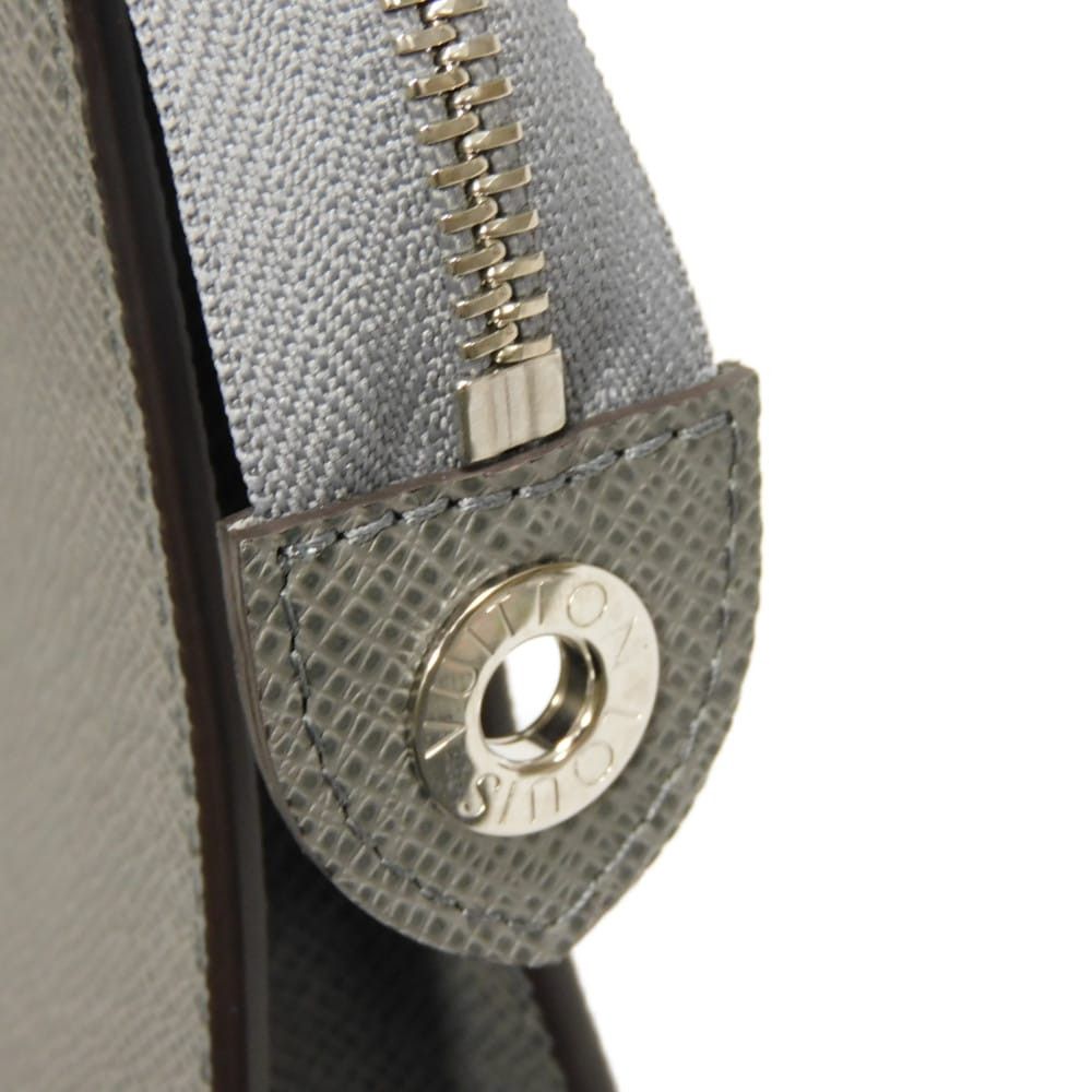 Louis Vuitton Louis Vuitton Louis Vuitton Pochette Voyage MM Taiga Clutch Bag Leather Clutch Bag M59147 DUTY FREE for USA Size ONE SIZE - 6 Thumbnail