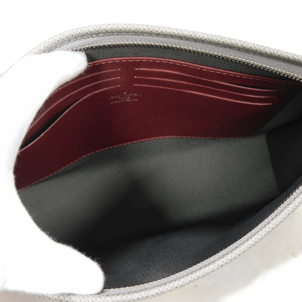 Louis Vuitton Louis Vuitton Louis Vuitton Pochette Voyage MM Taiga Clutch Bag Leather Clutch Bag M59147 DUTY FREE for USA Size ONE SIZE - 7 Thumbnail