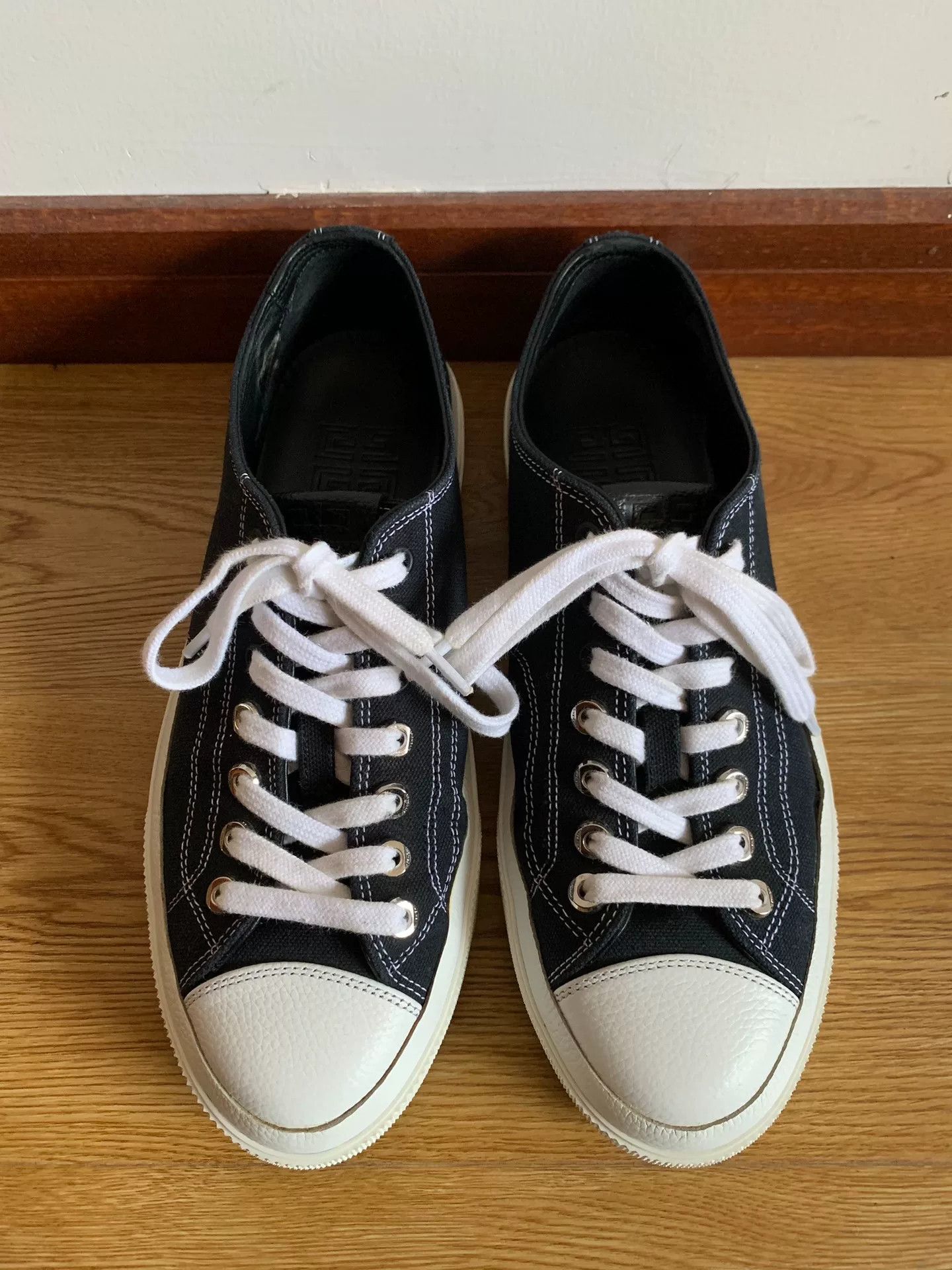 Givenchy Givenchy Black Low-Top Canvas Shoes Size US 7 / EU 40 - 2 Thumbnail