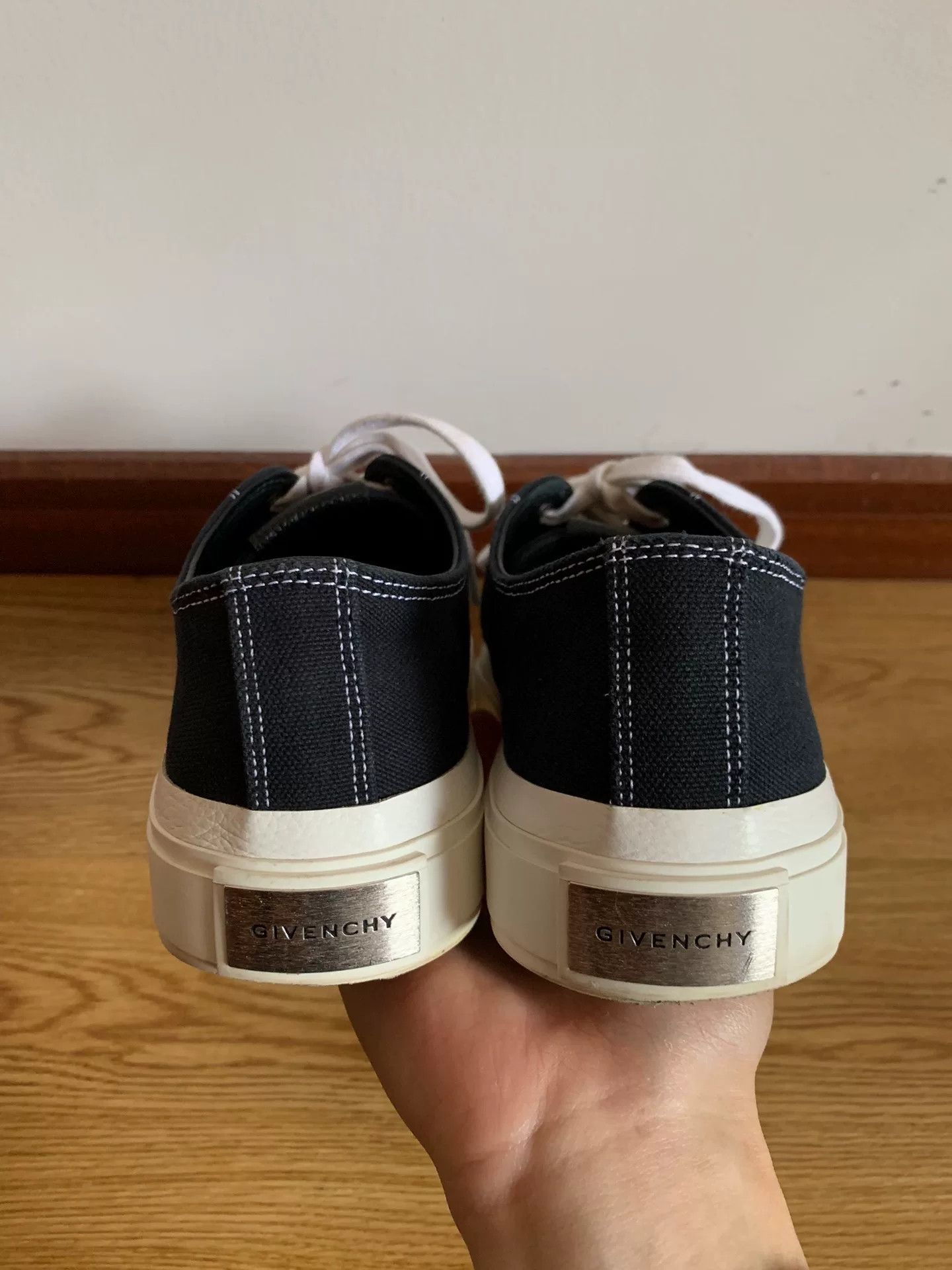 Givenchy Givenchy Black Low-Top Canvas Shoes Size US 7 / EU 40 - 5 Thumbnail