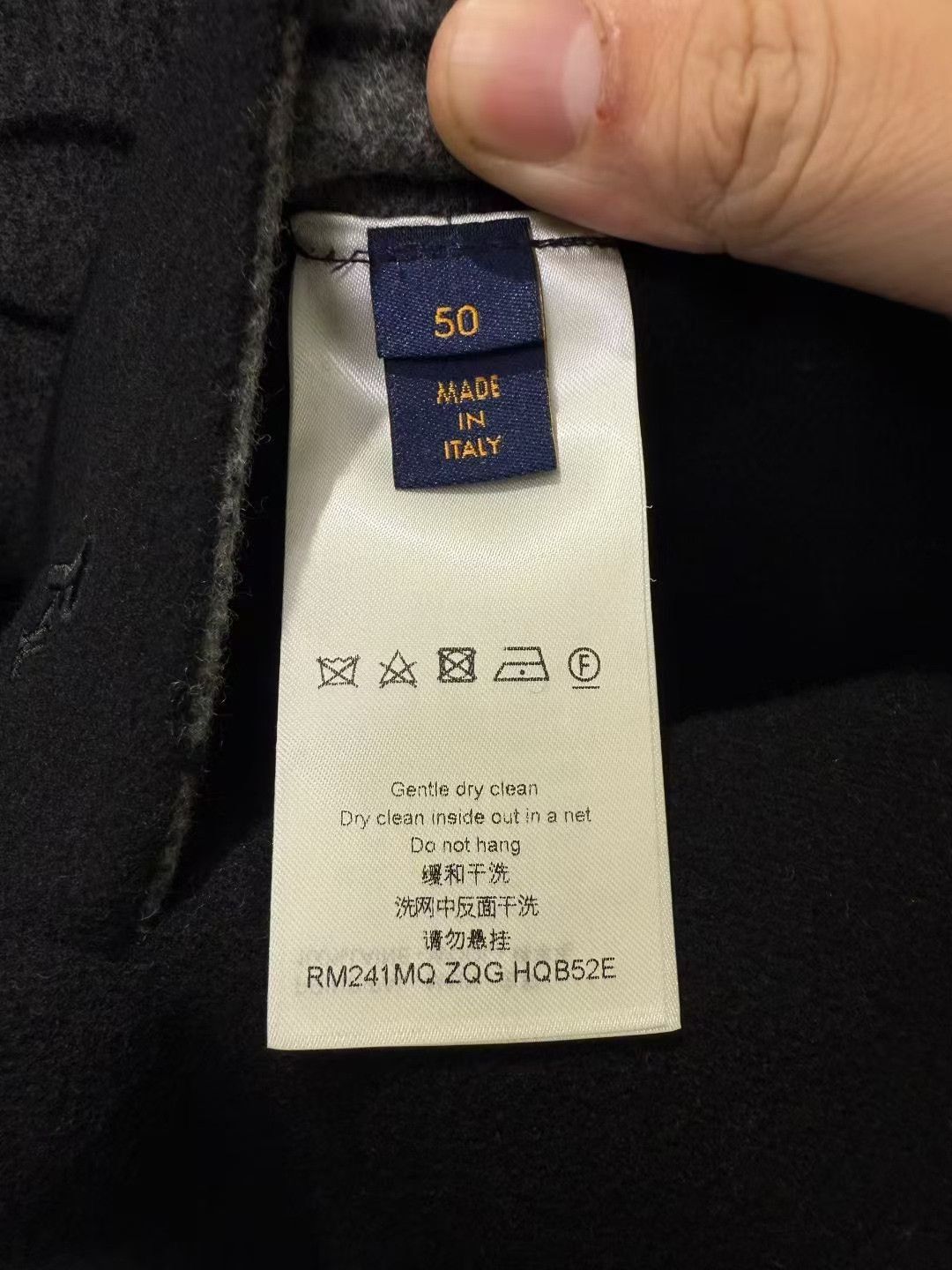 Louis Vuitton Louis Vuitton Black Cashmere Full Logo Coat Size US M / EU 48-50 / 2 - 5 Thumbnail