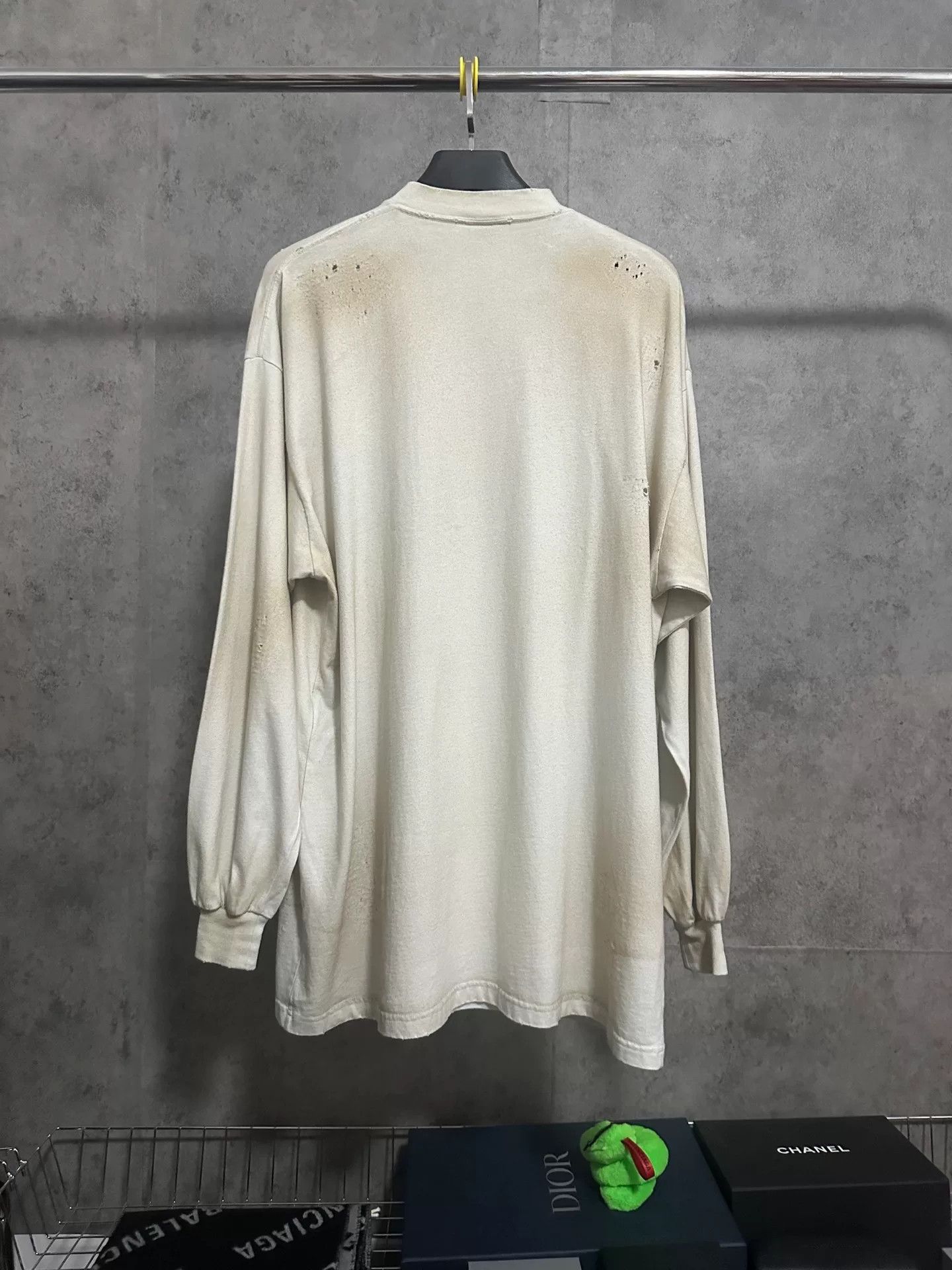 Balenciaga Balenciaga x Manchester United Distressed Hoodie Size US S / EU 44-46 / 1 - 4 Thumbnail