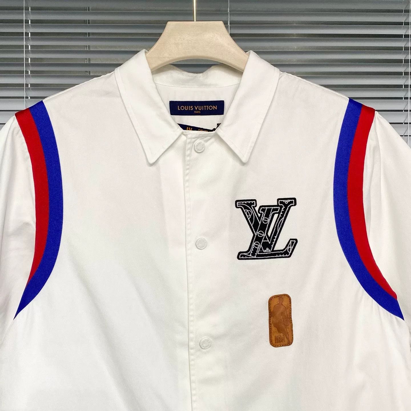 Louis Vuitton Louis Vuitton NBA Collaboration Short-Sleeve Shirt Size US L / EU 52-54 / 3 - 3 Thumbnail