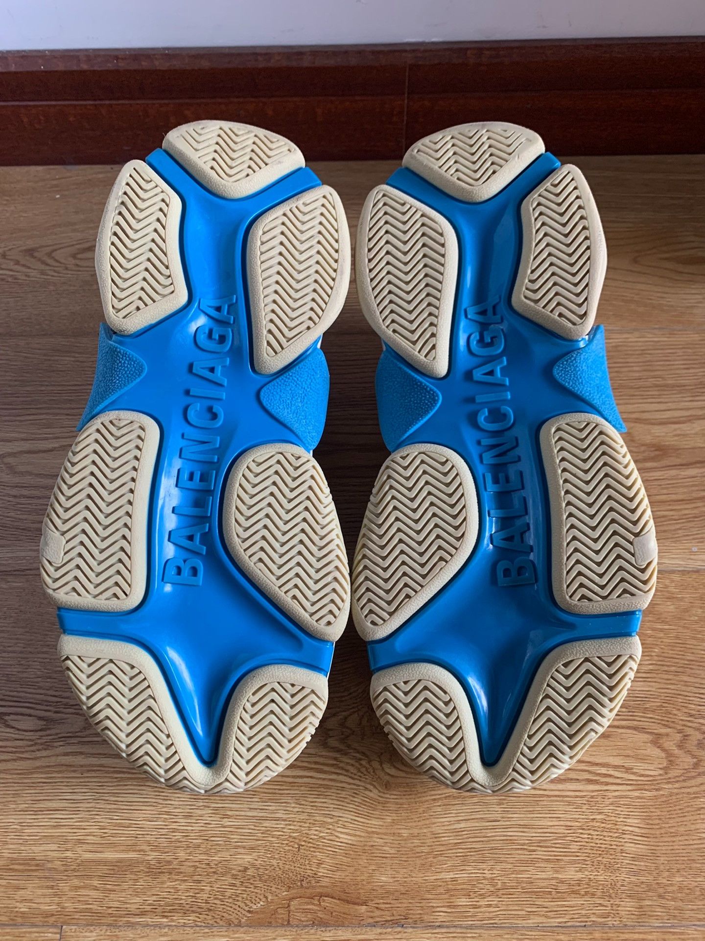 Balenciaga Balenciaga Triple S Sneakers Size US 5 / IT 35 - 6 Thumbnail