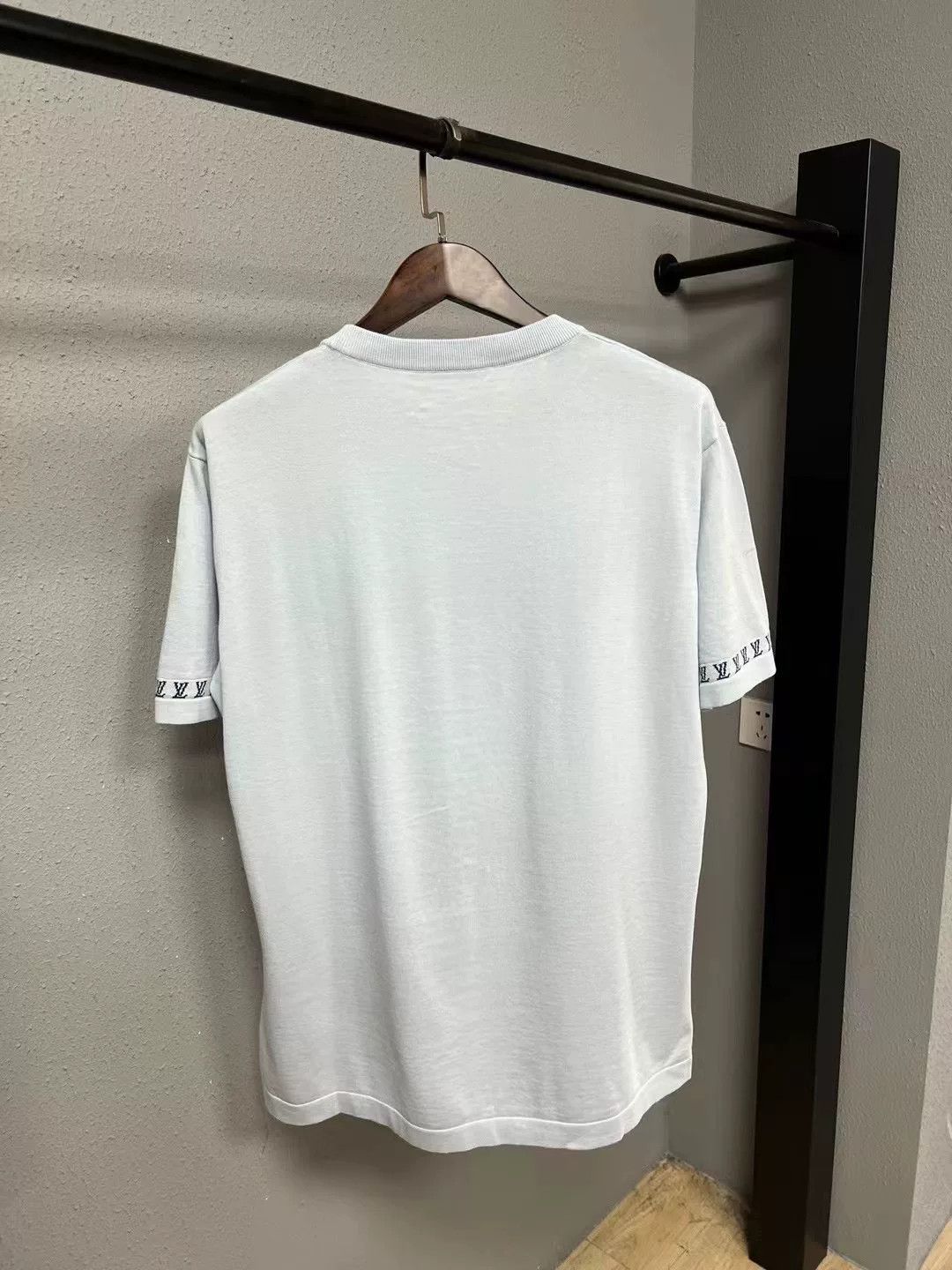 Louis Vuitton LV New Short-Sleeve Top Size US L / EU 52-54 / 3 - 2 Thumbnail