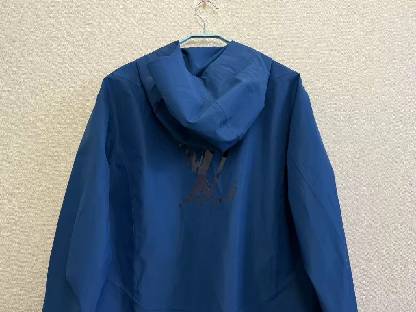 Louis Vuitton Louis Vuitton New Blue Back Logo Jacket Size US L / EU 52-54 / 3 - 5 Thumbnail