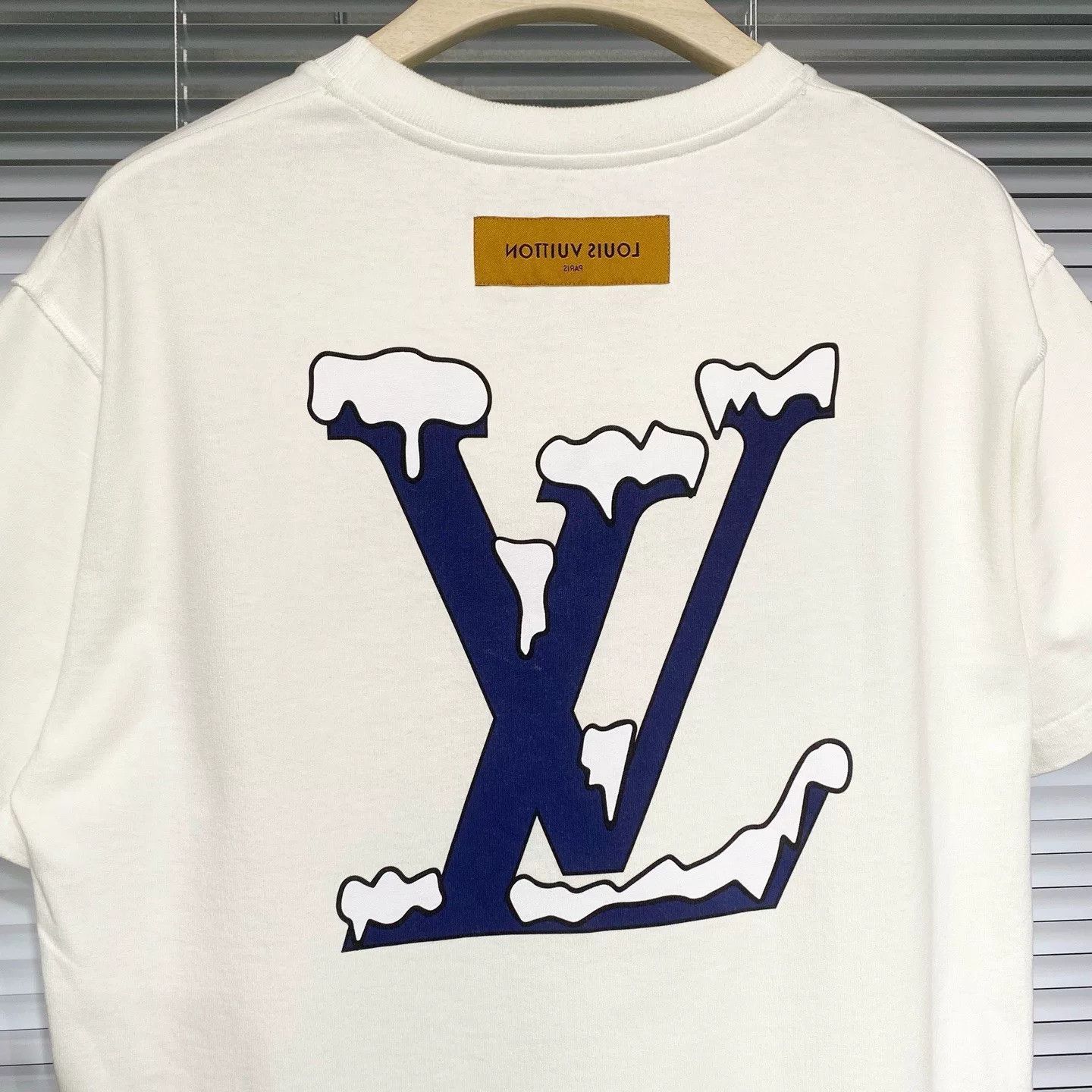 Louis Vuitton Louis Vuitton Snow Mountain Print T-shirt Size US L / EU 52-54 / 3 - 6 Thumbnail