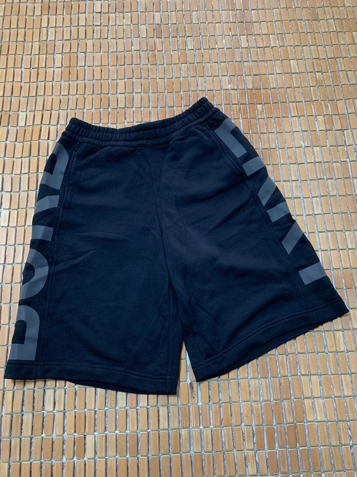Burberry Burberry Reflective Logo Sports Shorts Size US 26 / EU 42 - 2 Thumbnail