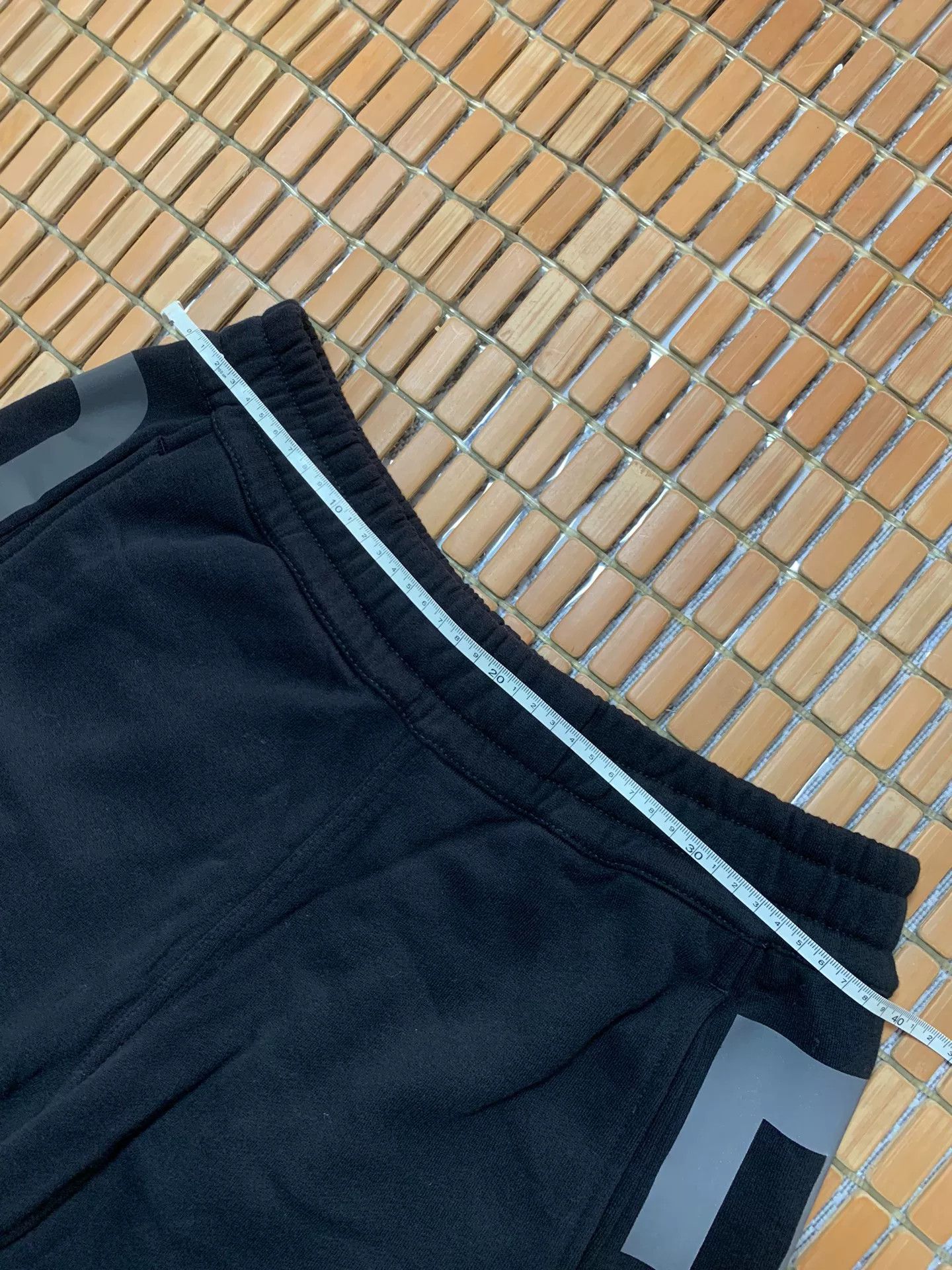 Burberry Burberry Reflective Logo Sports Shorts Size US 26 / EU 42 - 8 Thumbnail
