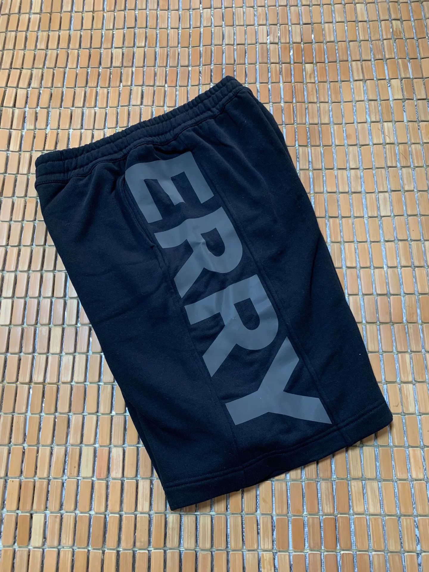 Burberry Burberry Reflective Logo Sports Shorts Size US 26 / EU 42 - 5 Thumbnail