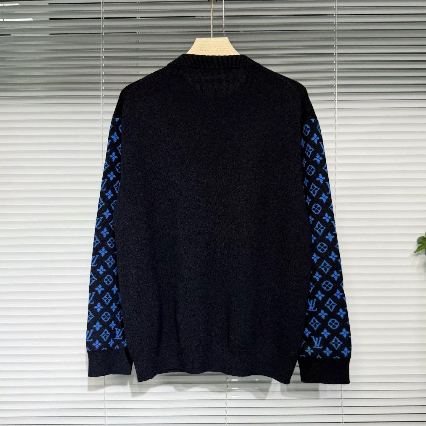 Louis Vuitton Louis Vuitton Monogram Knit Sweater M Size US M / EU 48-50 / 2 - 2 Thumbnail