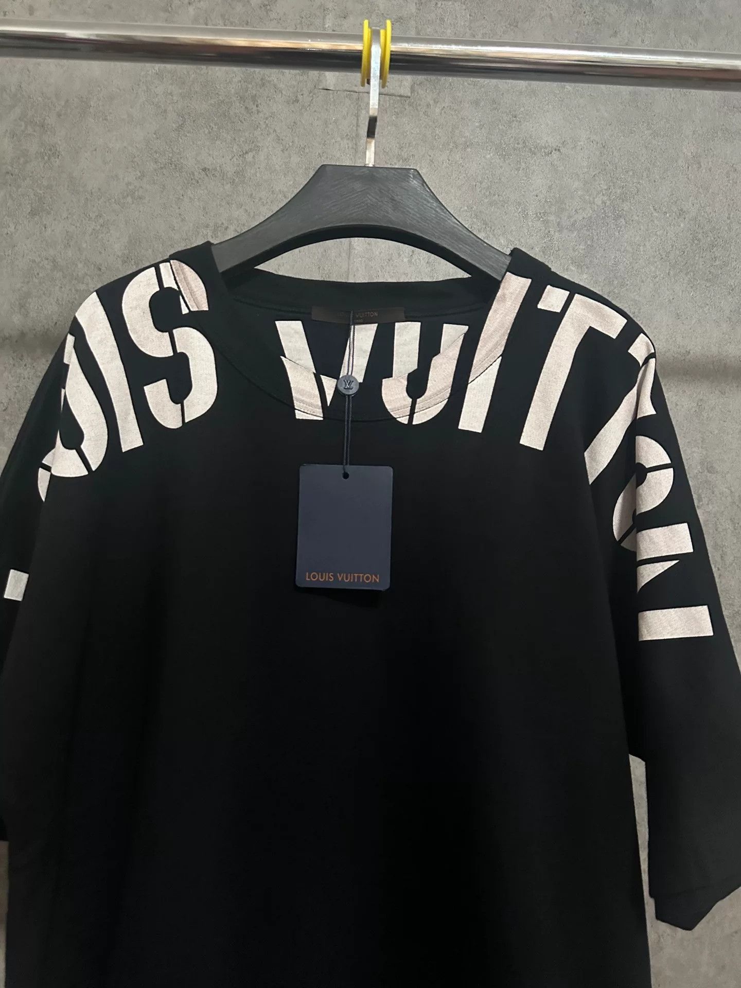 Louis Vuitton Louis Vuitton Fragment Collaboration Logo T-shirt Size US XL / EU 56 / 4 - 2 Thumbnail