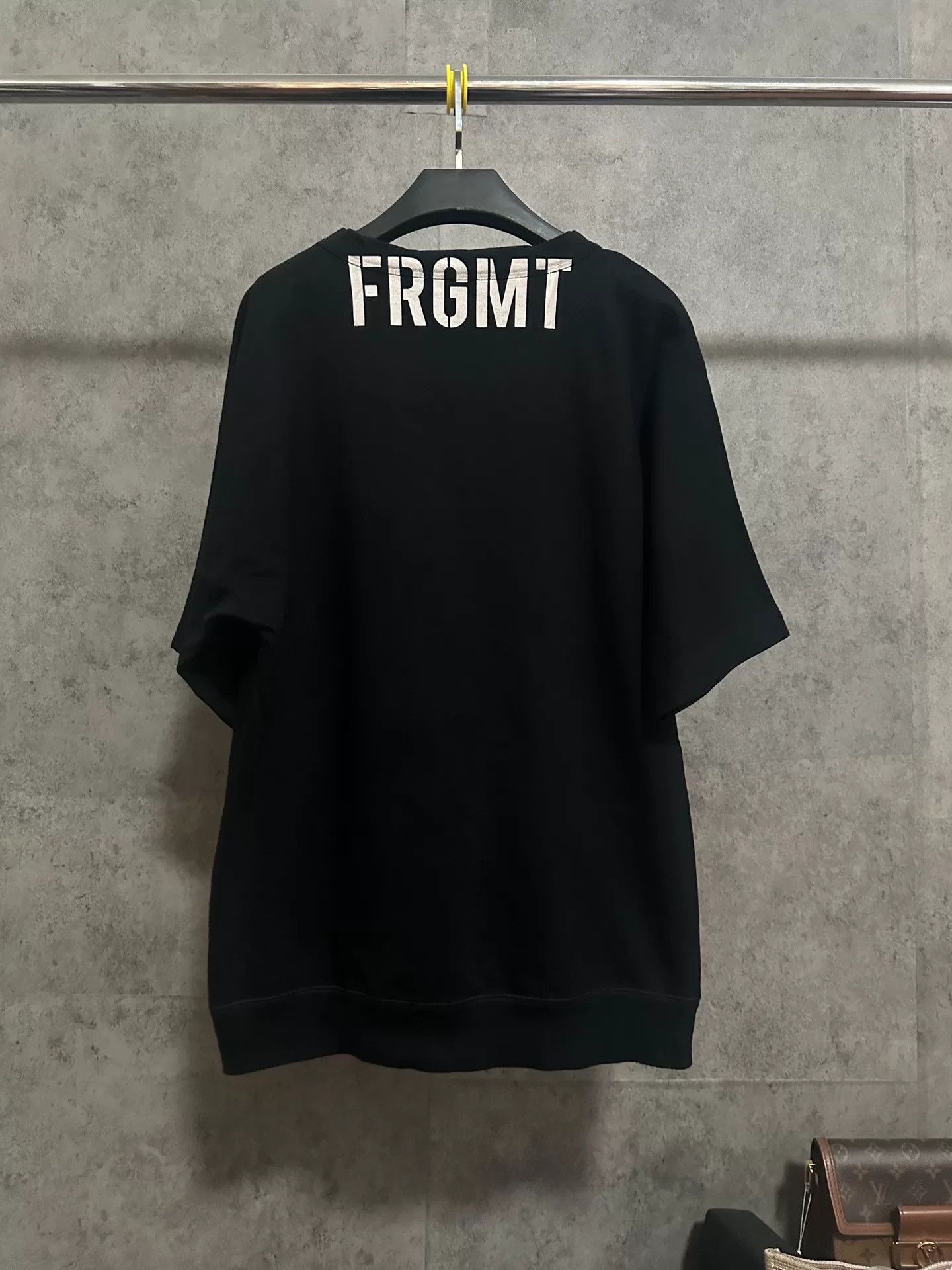 Louis Vuitton Louis Vuitton Fragment Collaboration Logo T-shirt Size US XL / EU 56 / 4 - 4 Thumbnail