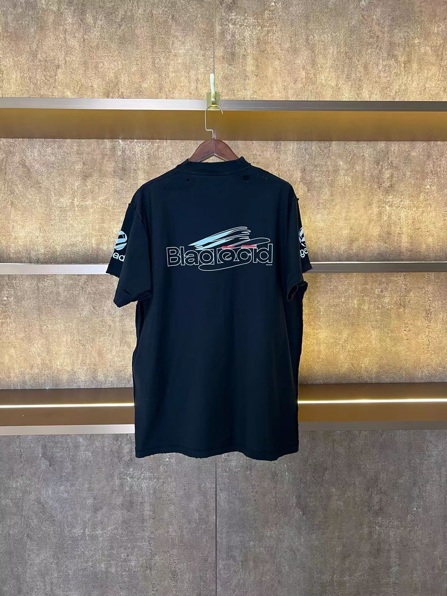 Balenciaga Balenciaga Distressed Short Sleeve Size US S / EU 44-46 / 1 - 2 Thumbnail
