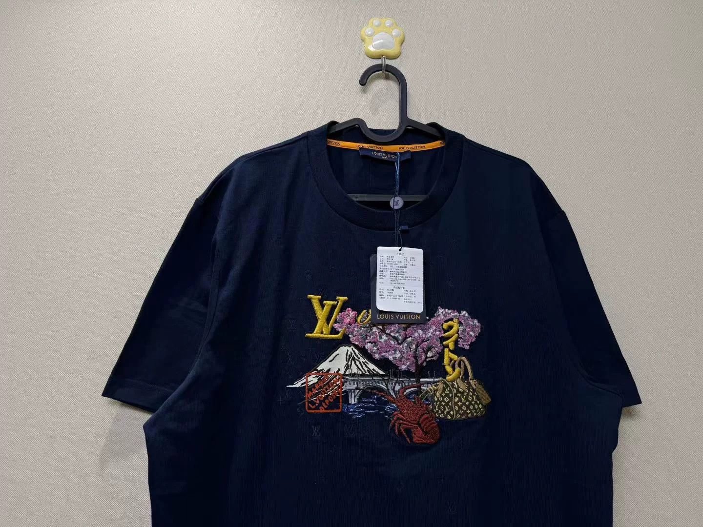Louis Vuitton Louis Vuitton LV x Nigo Embroidered Logo Tee Size US XXL / EU 58 / 5 - 2 Thumbnail